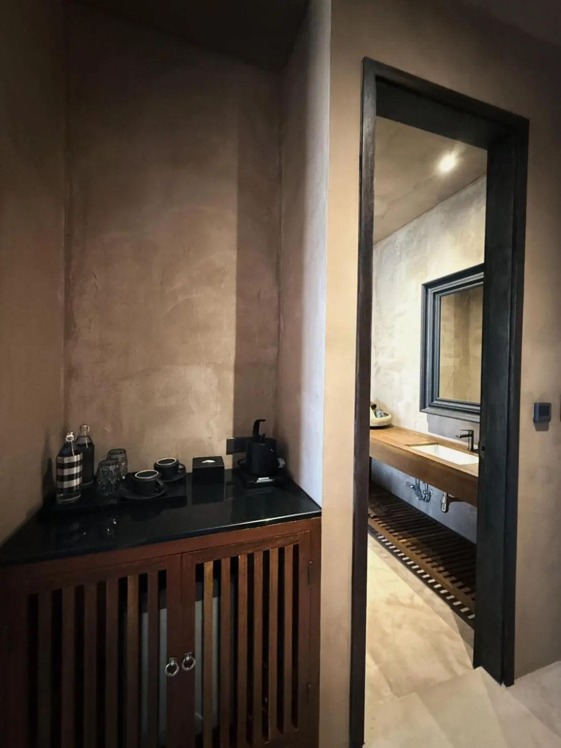 Photo of the whole room, Bed in inchantreedoolay huahin