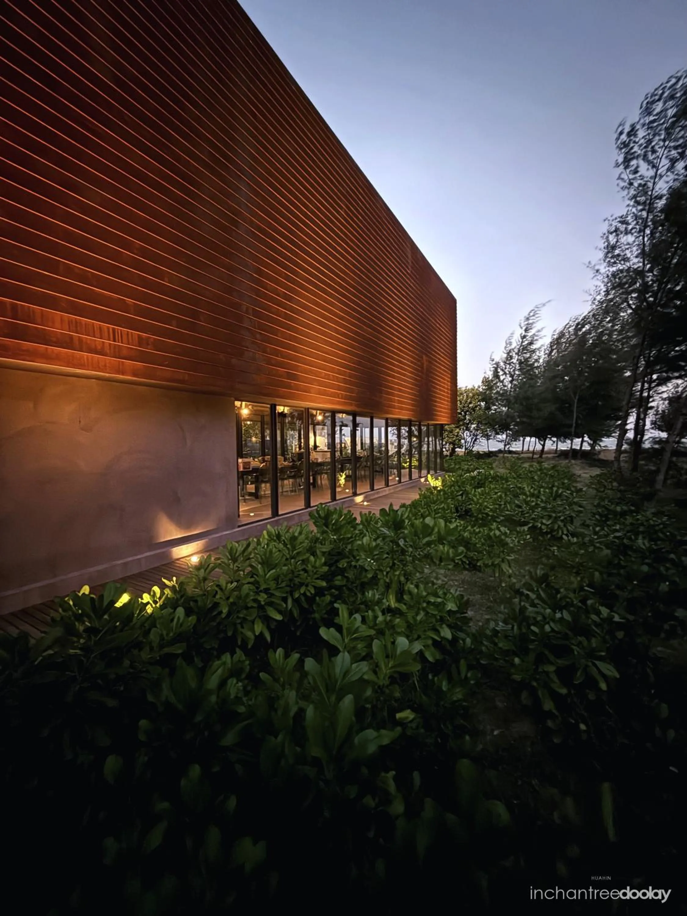 Restaurant/places to eat in inchantreedoolay huahin