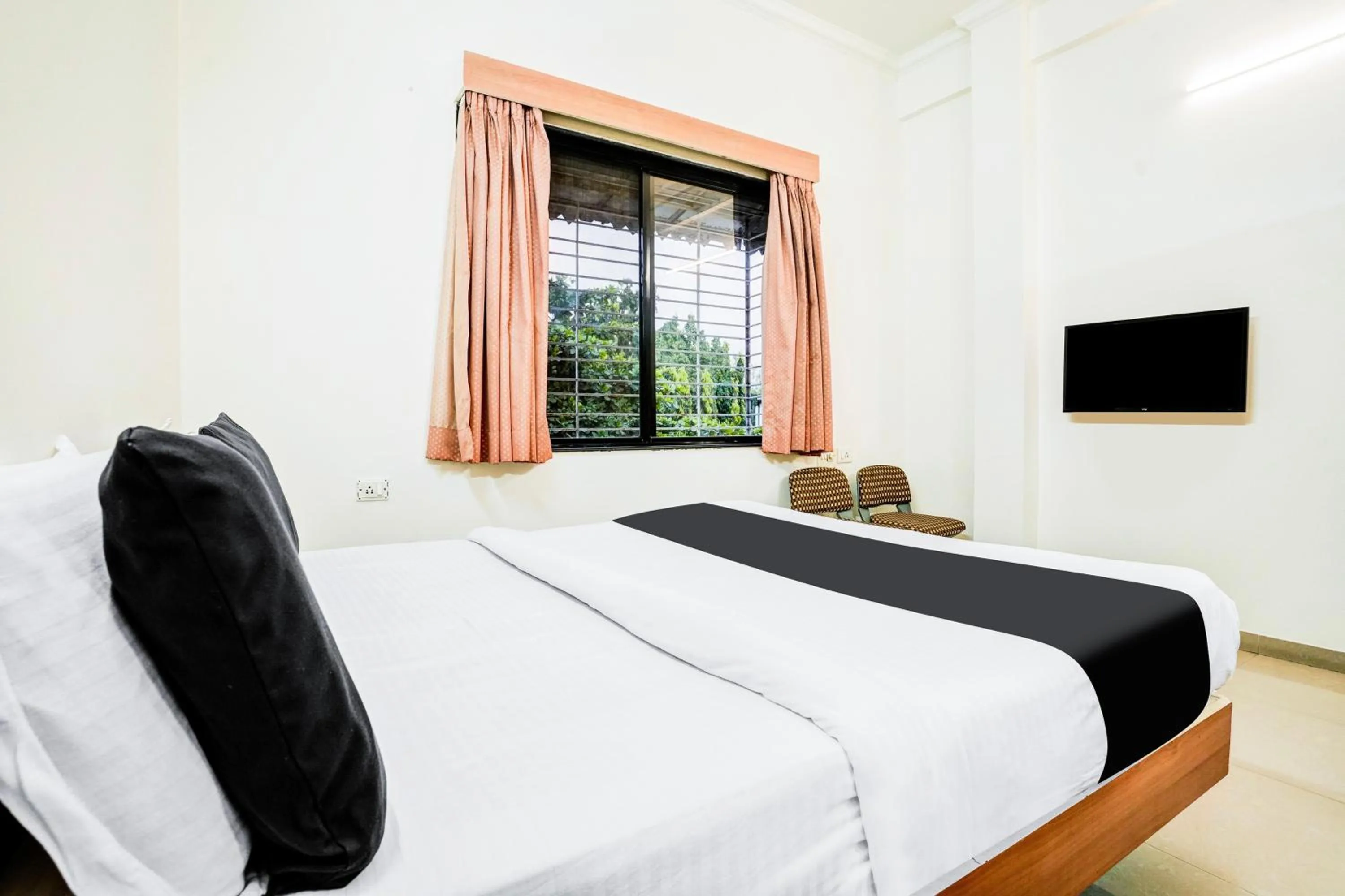 Bedroom, Bed in Super Hotel O Nashik