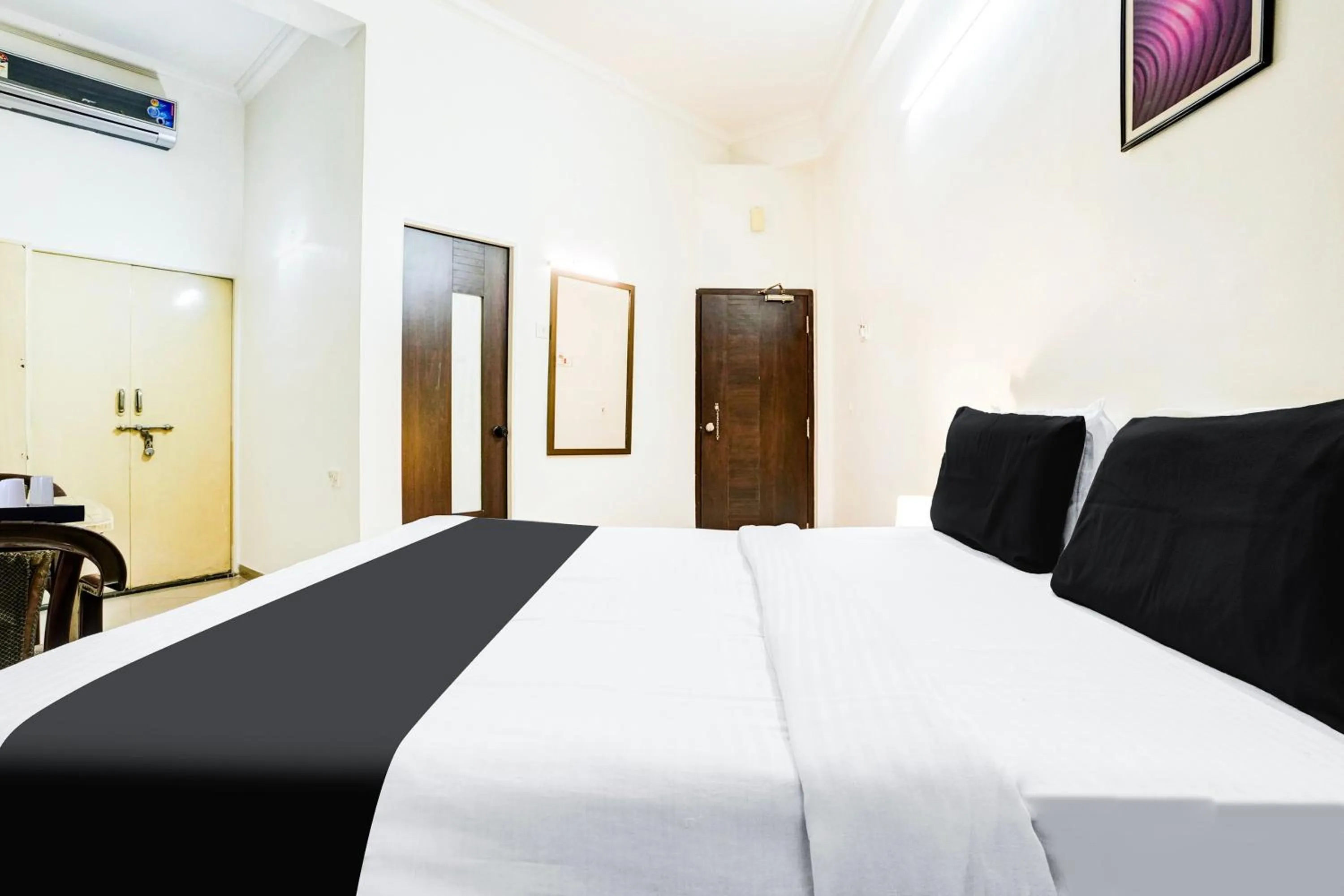 Bedroom, Bed in Super Hotel O Nashik