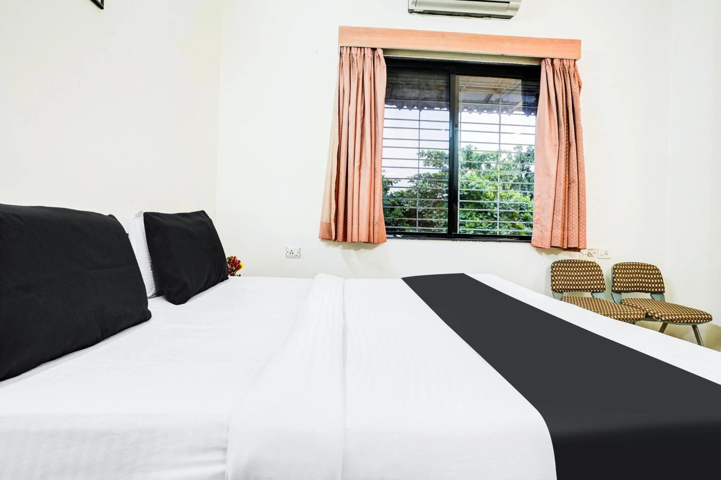 Bedroom, Bed in Super Hotel O Nashik