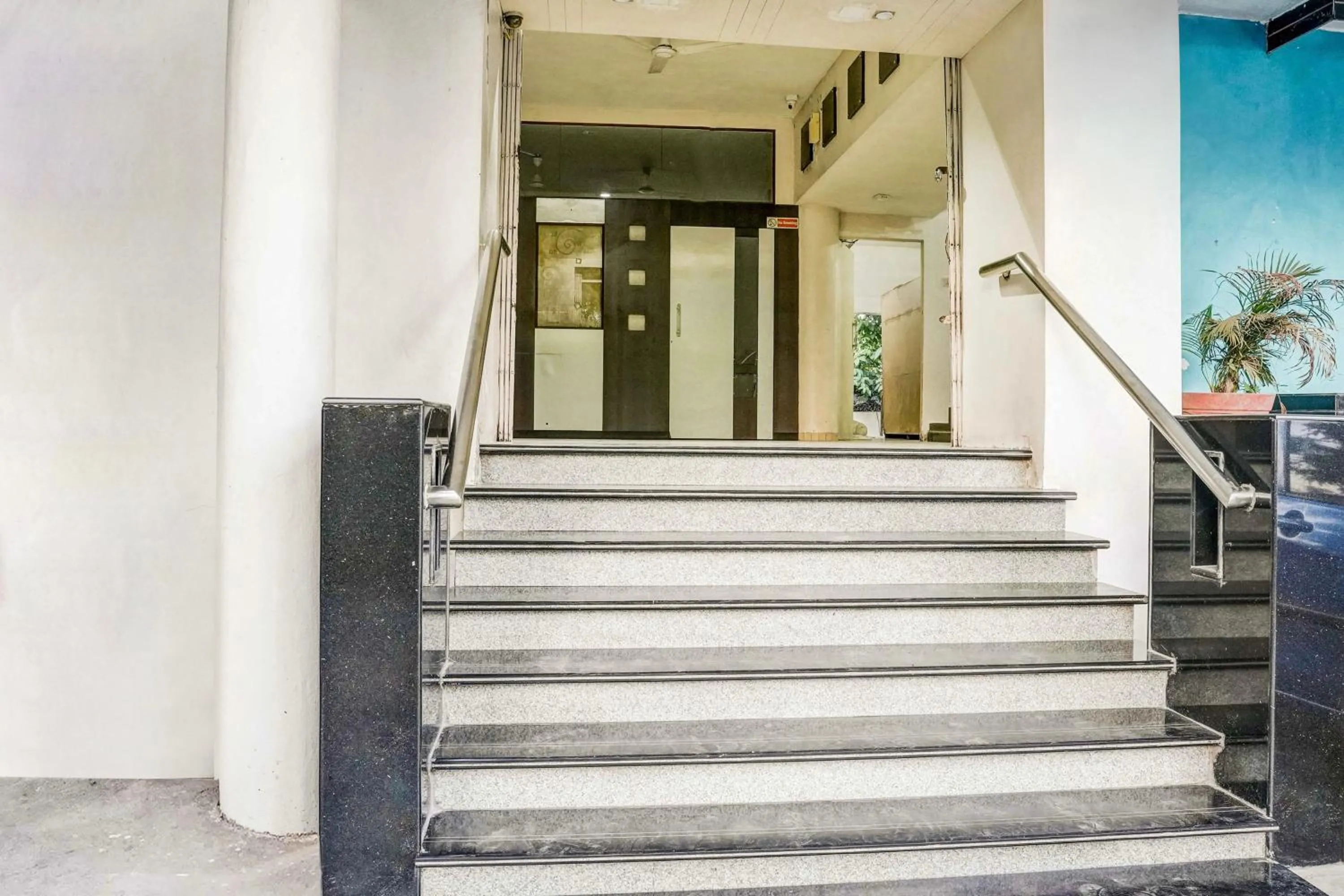 Facade/entrance in Super Hotel O Nashik