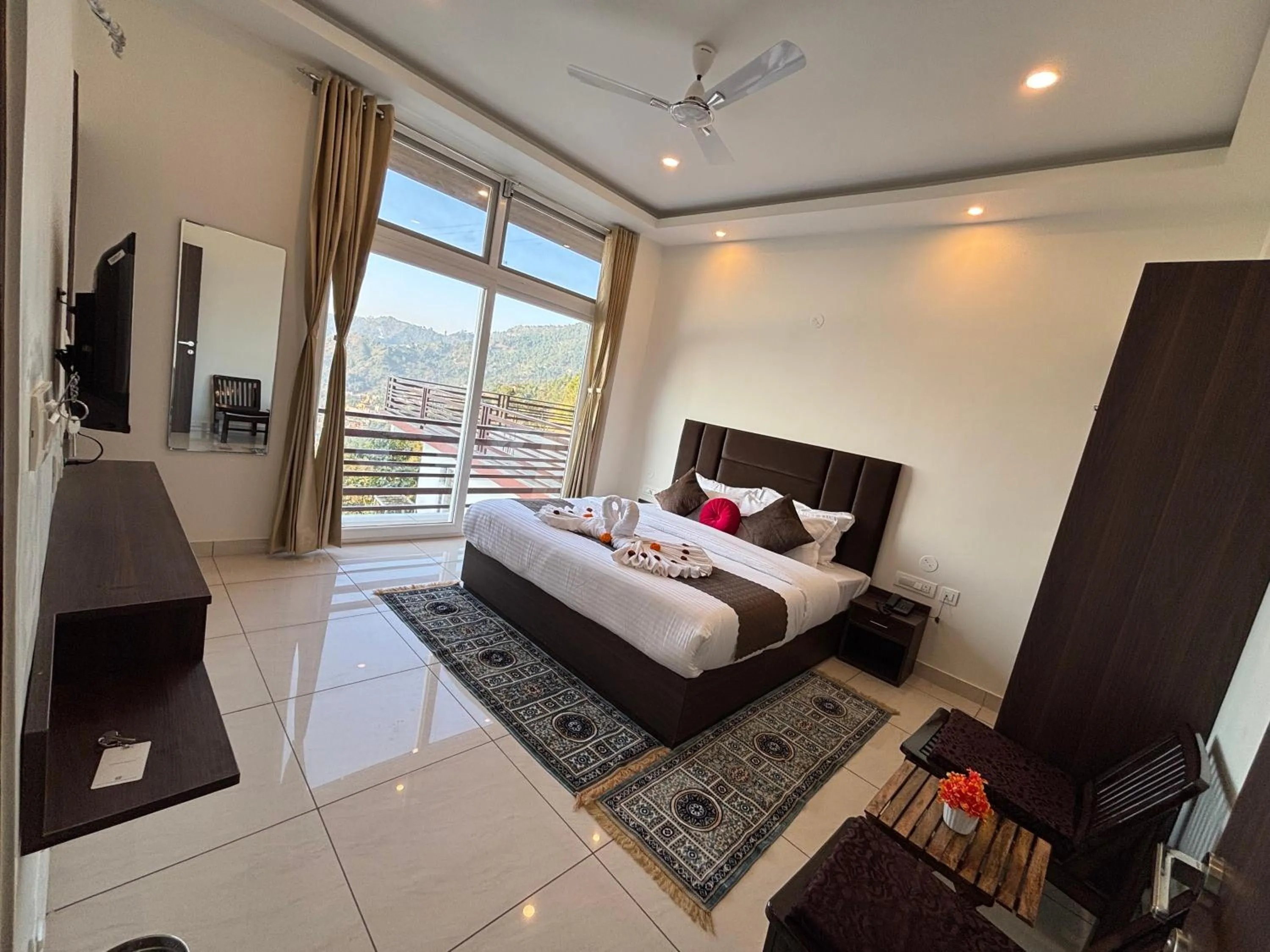 Bedroom, Bed in Hotel Rewalsar Heights