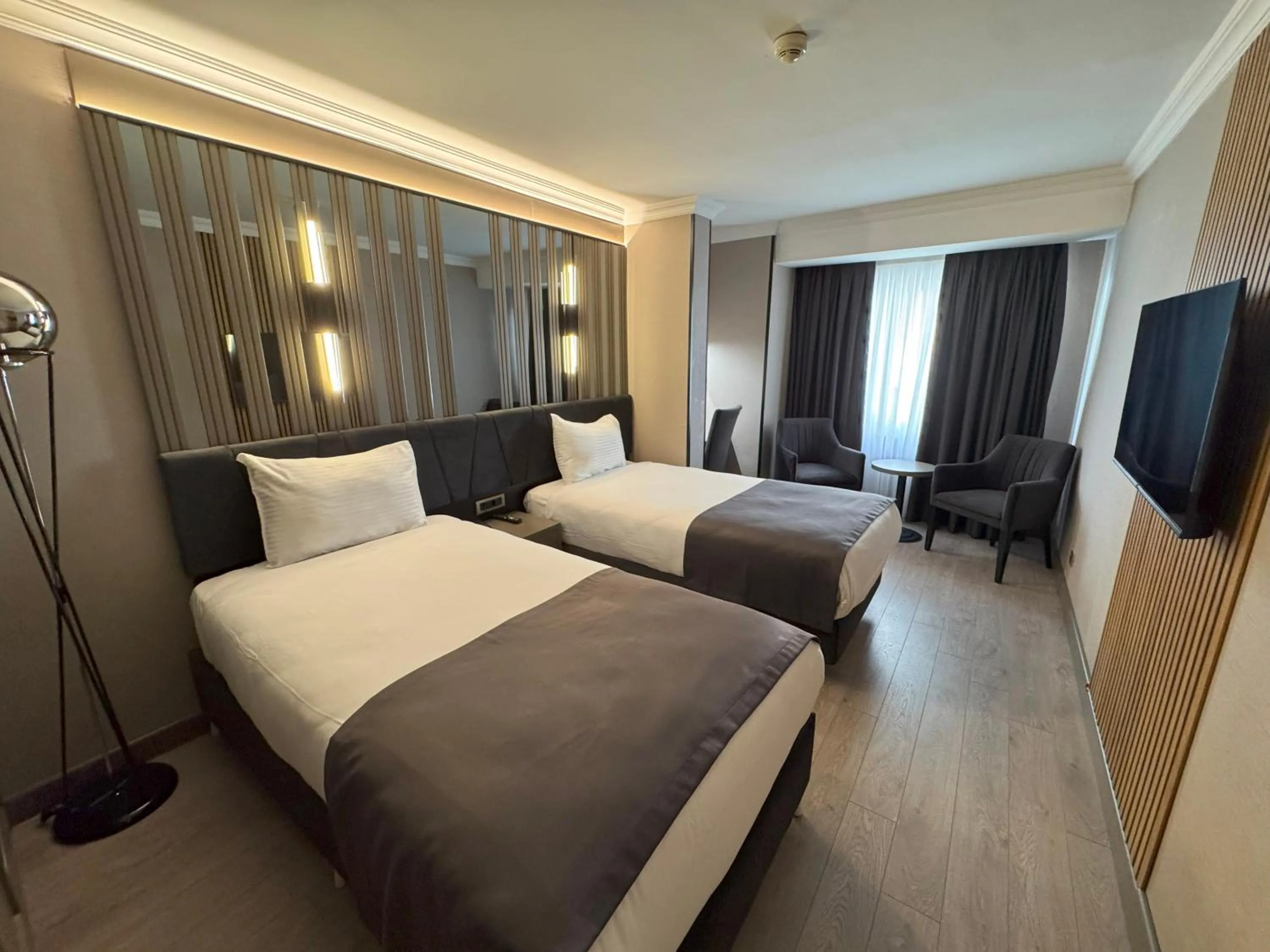 Photo of the whole room, Bed in Aven Hotel