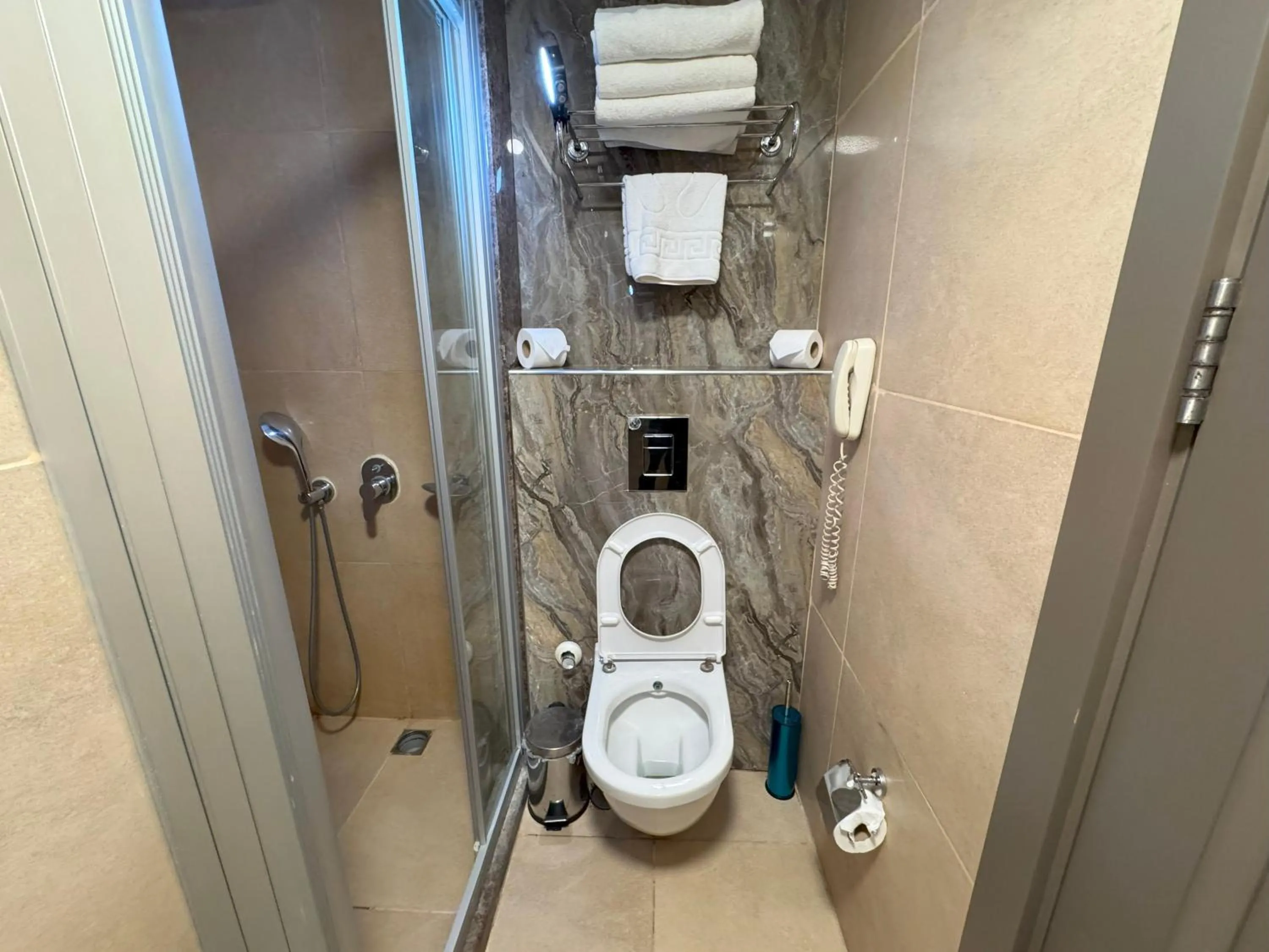 Shower in Aven Hotel