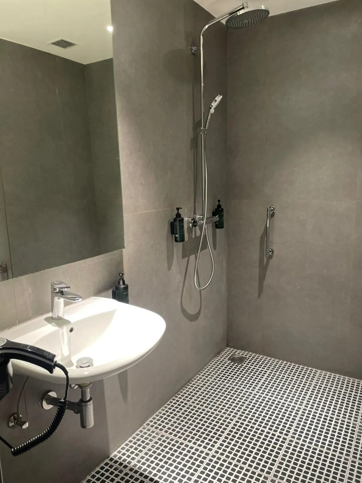 Ramada Encore By Wyndham Bhiwadi Phool Bagh Chowk