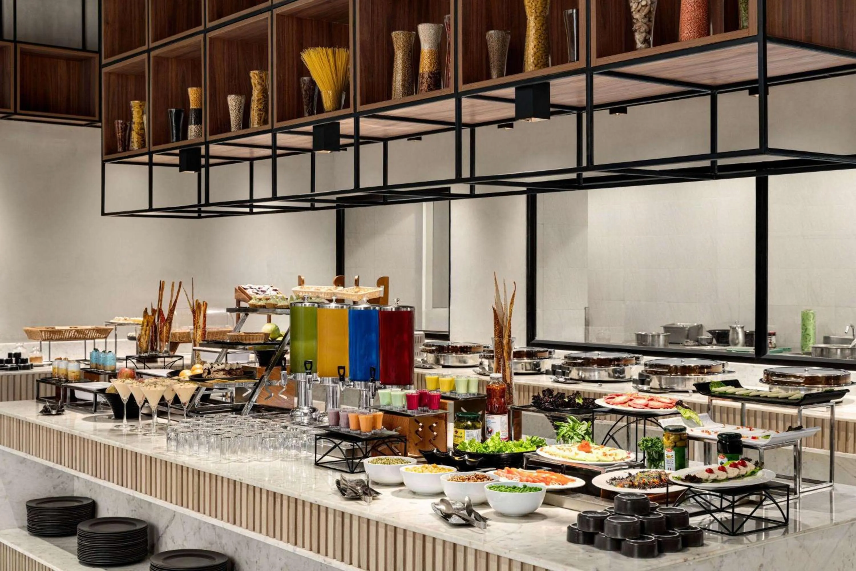 Restaurant/places to eat in Ramada Encore By Wyndham Bhiwadi Phool Bagh Chowk