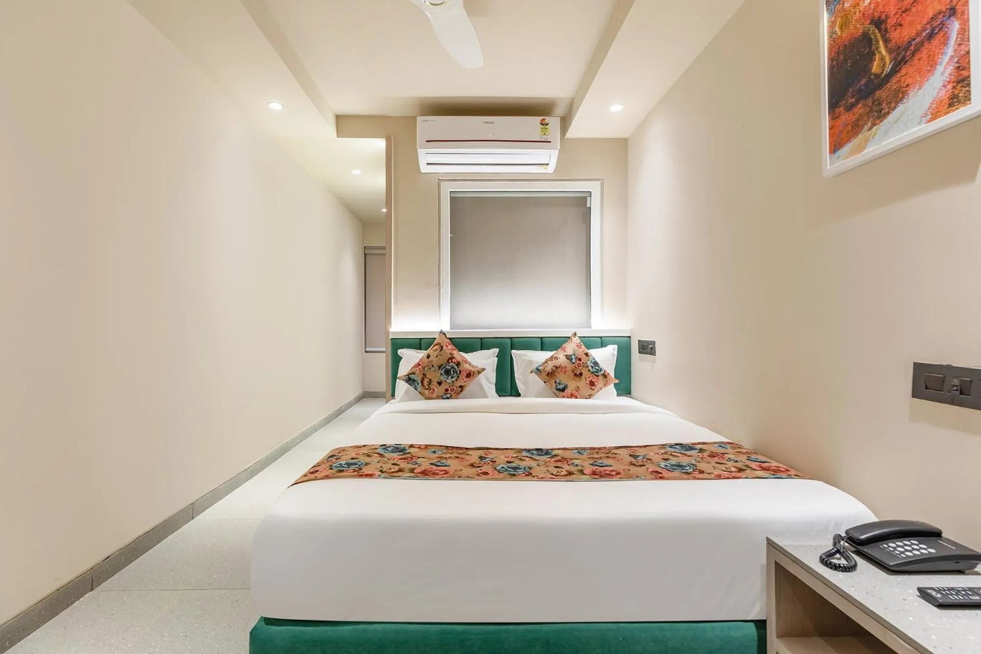 Bed in FabHotel Red Vibe - Kasturba Nagar