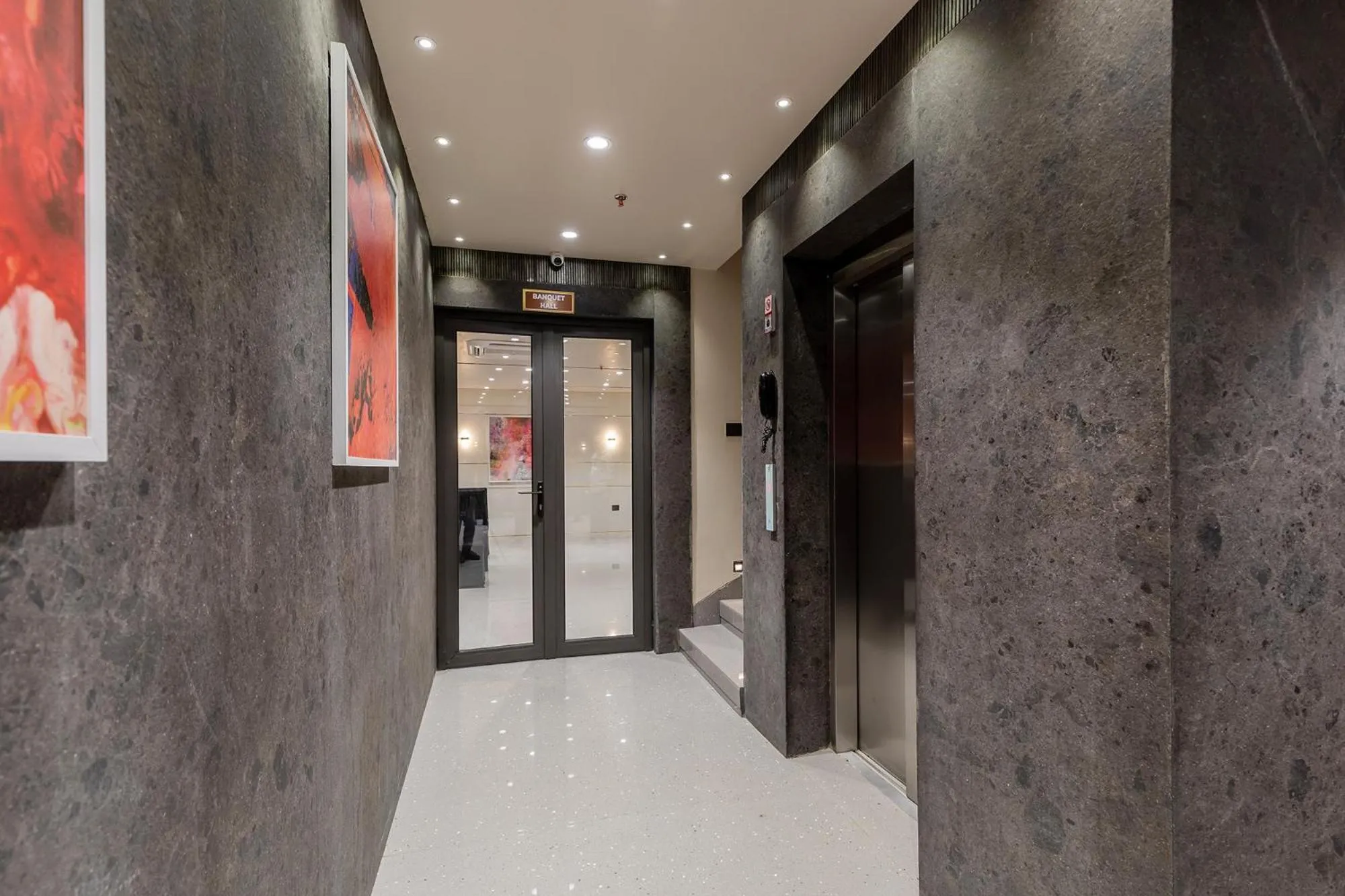 Lobby or reception in FabHotel Red Vibe - Kasturba Nagar