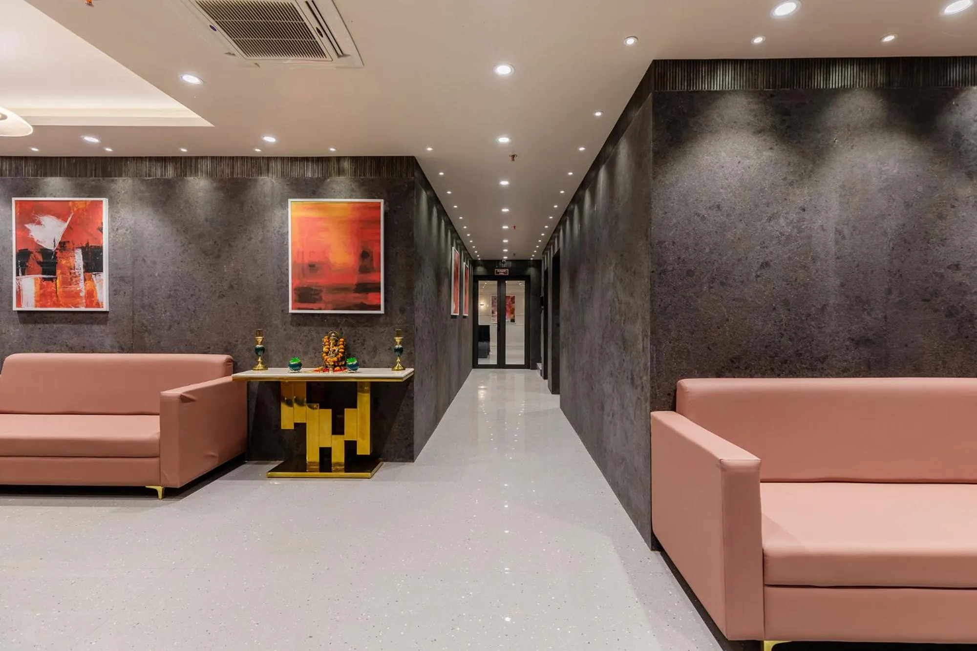 Lobby or reception in FabHotel Red Vibe - Kasturba Nagar