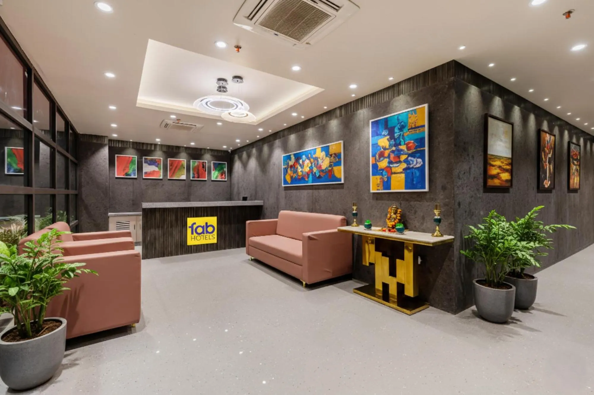 Lobby or reception in FabHotel Red Vibe - Kasturba Nagar