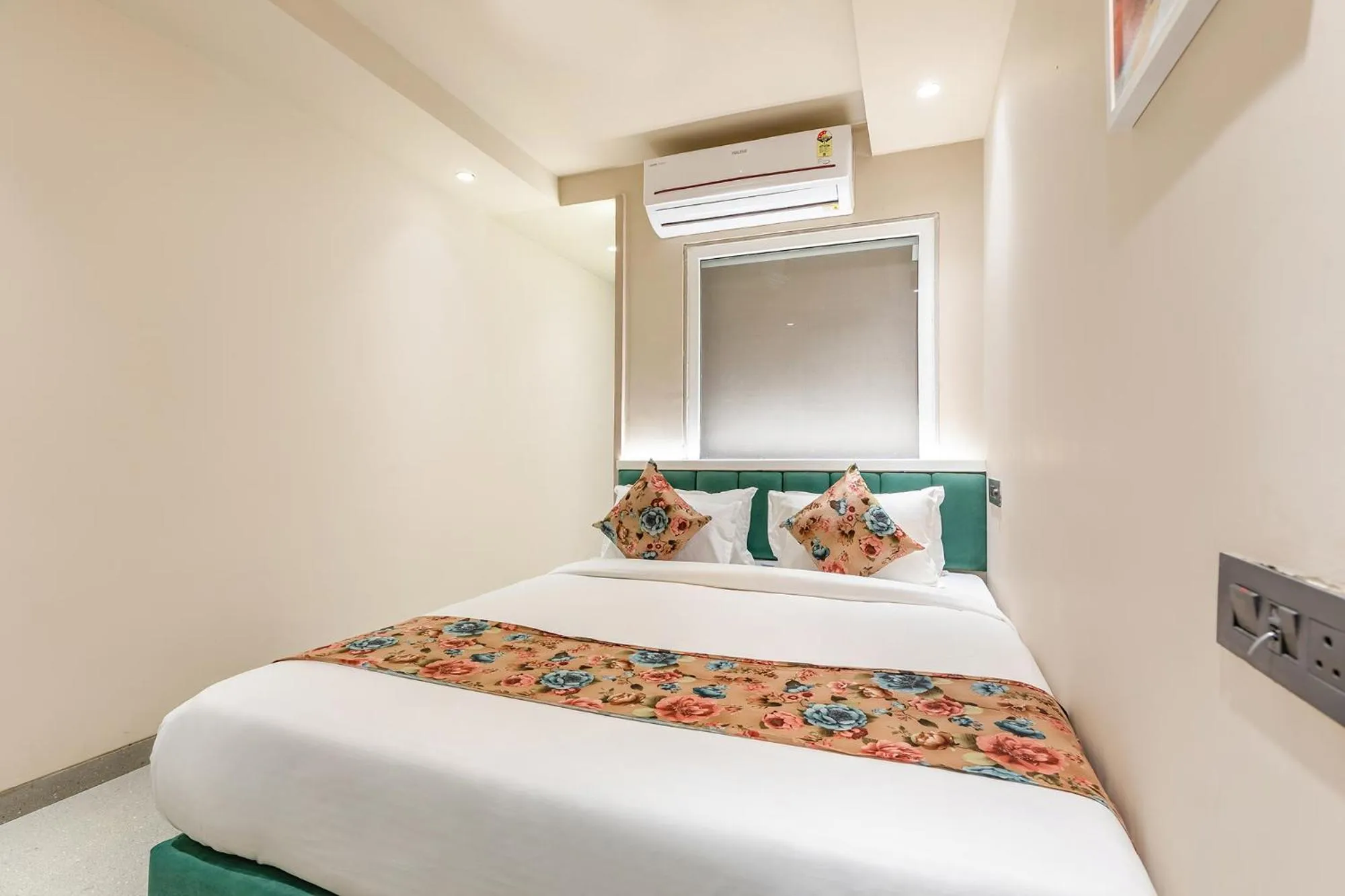 Bed in FabHotel Red Vibe - Kasturba Nagar