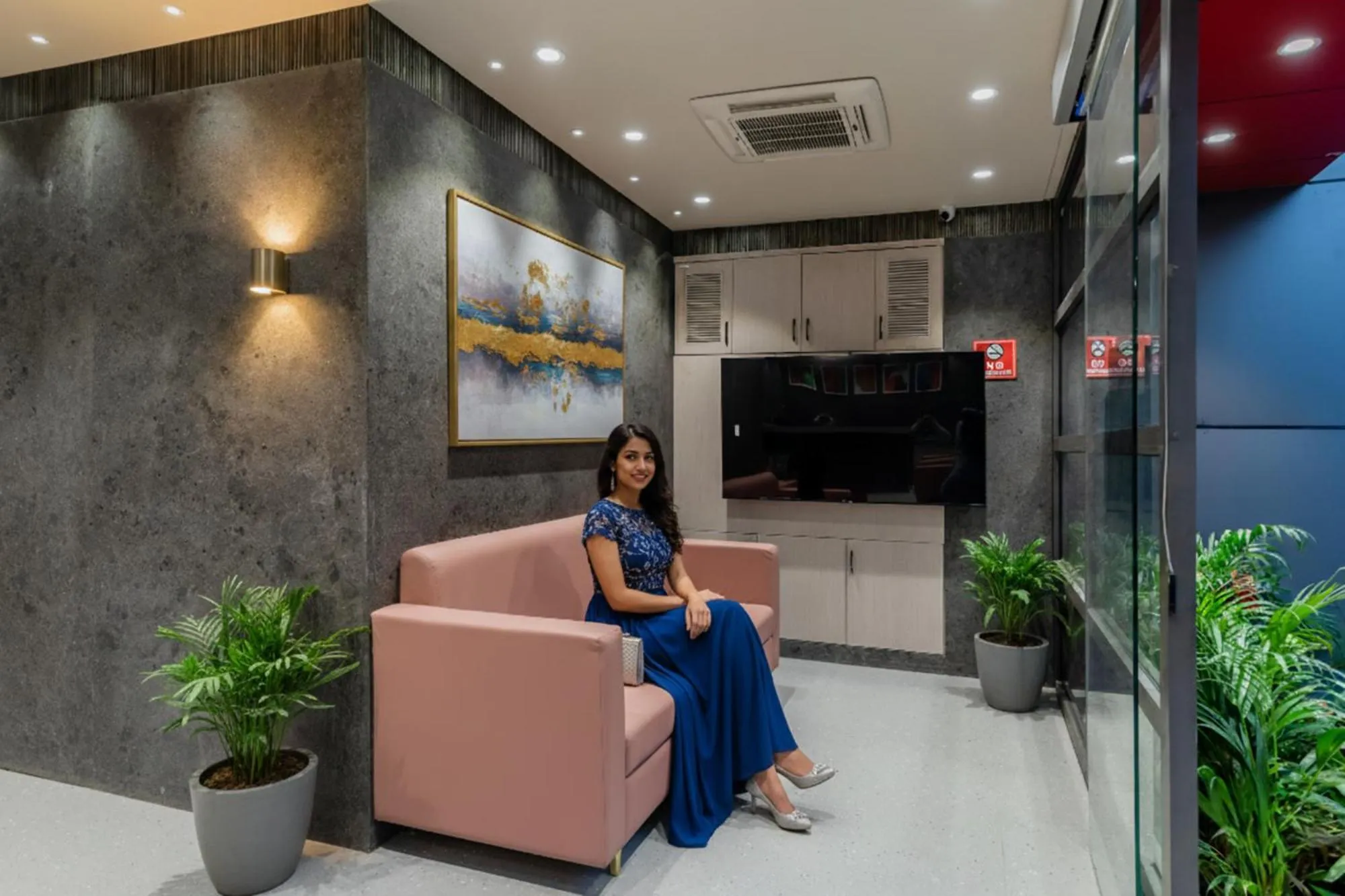 Seating area in FabHotel Red Vibe - Kasturba Nagar