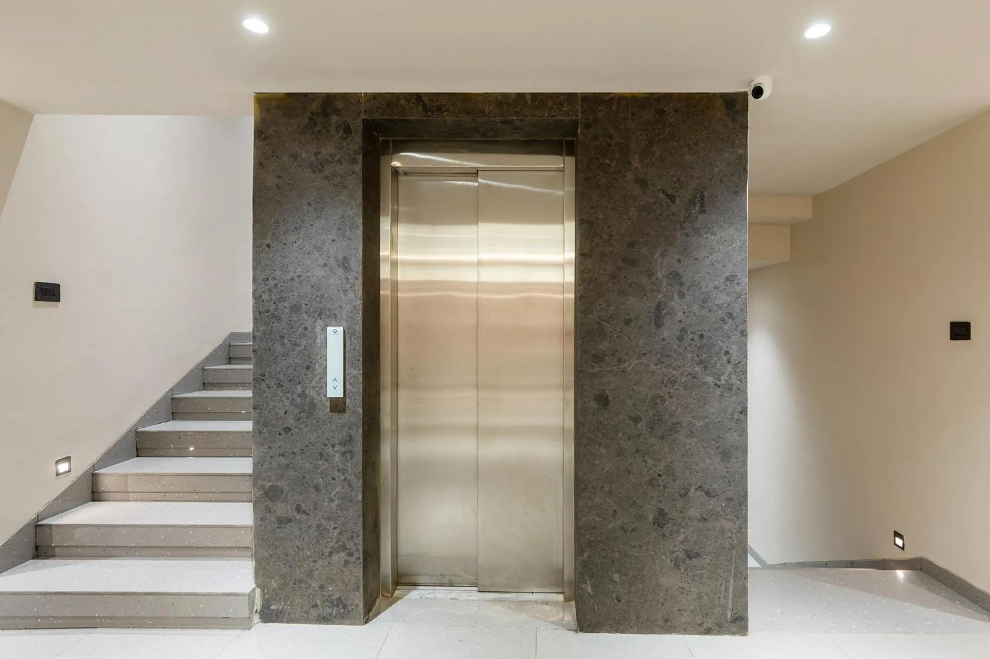 Lobby or reception in FabHotel Red Vibe - Kasturba Nagar