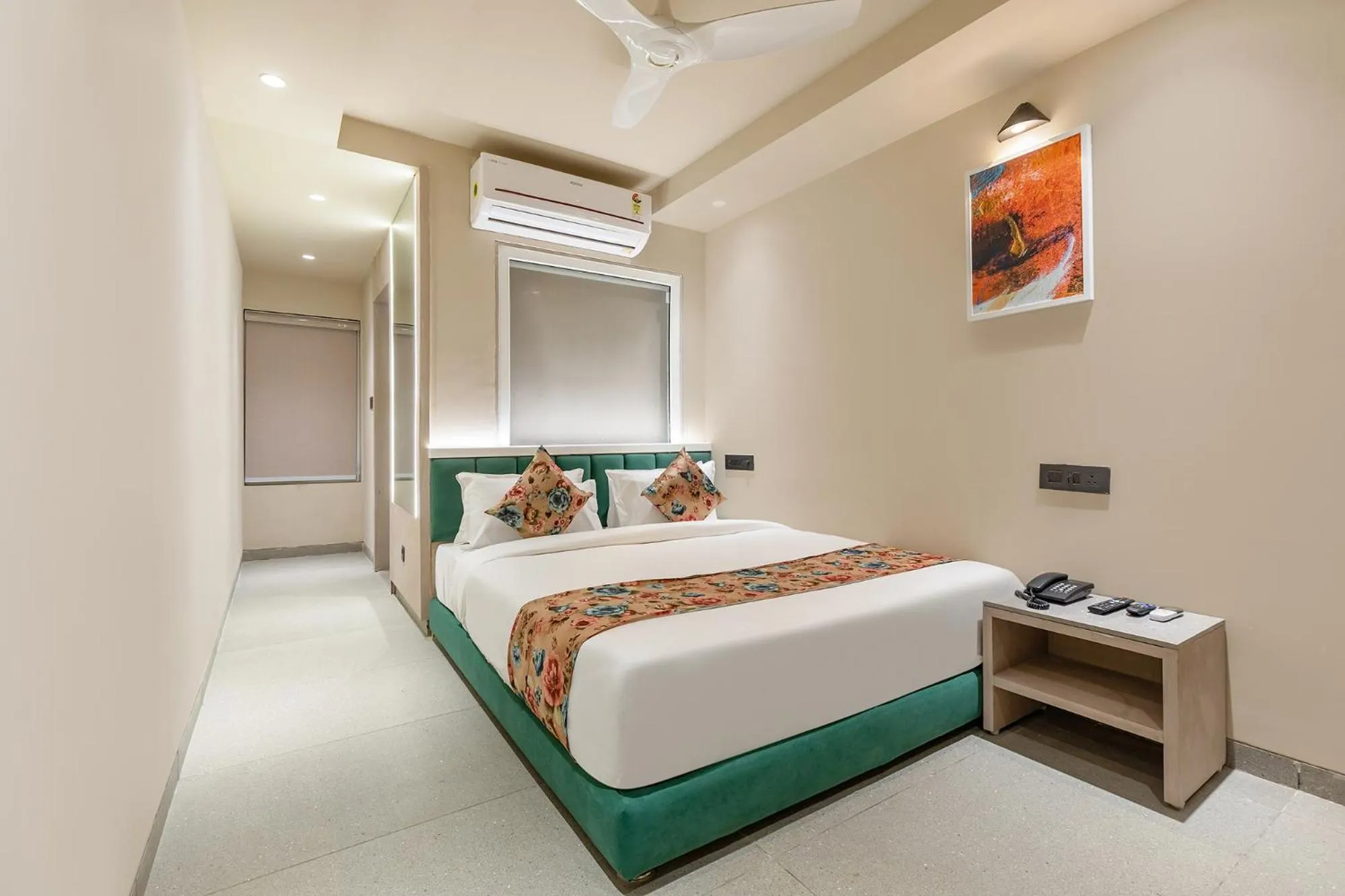 Bed in FabHotel Red Vibe - Kasturba Nagar
