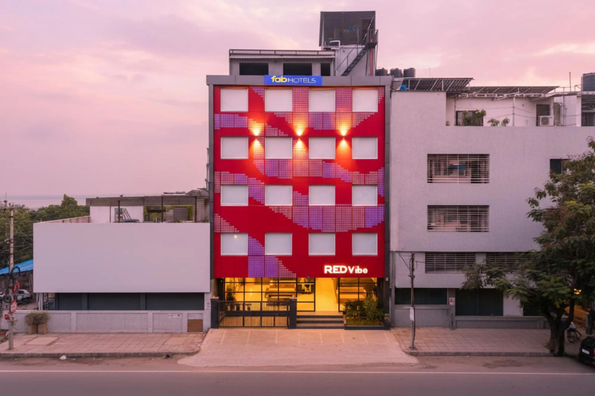 Facade/entrance in FabHotel Red Vibe - Kasturba Nagar