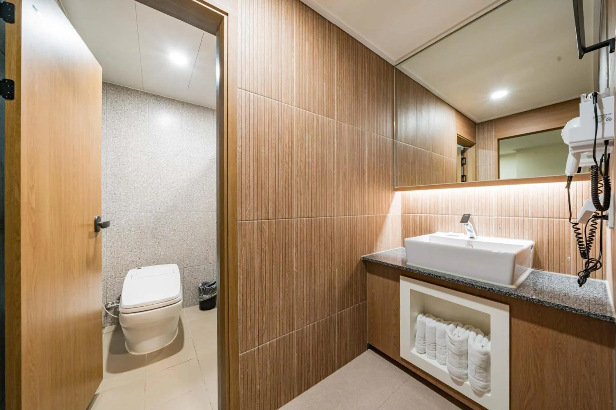 Shower in Rosy Hotel