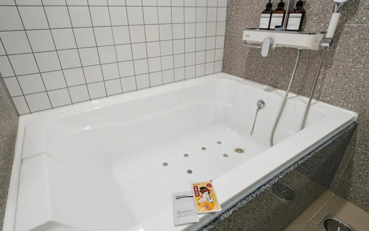 Bath in Rosy Hotel
