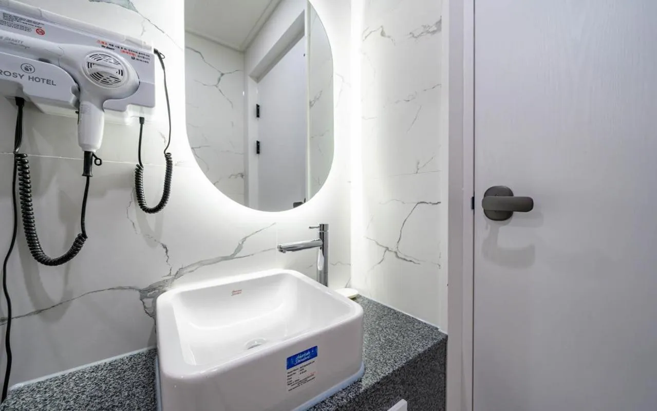 Shower in Rosy Hotel