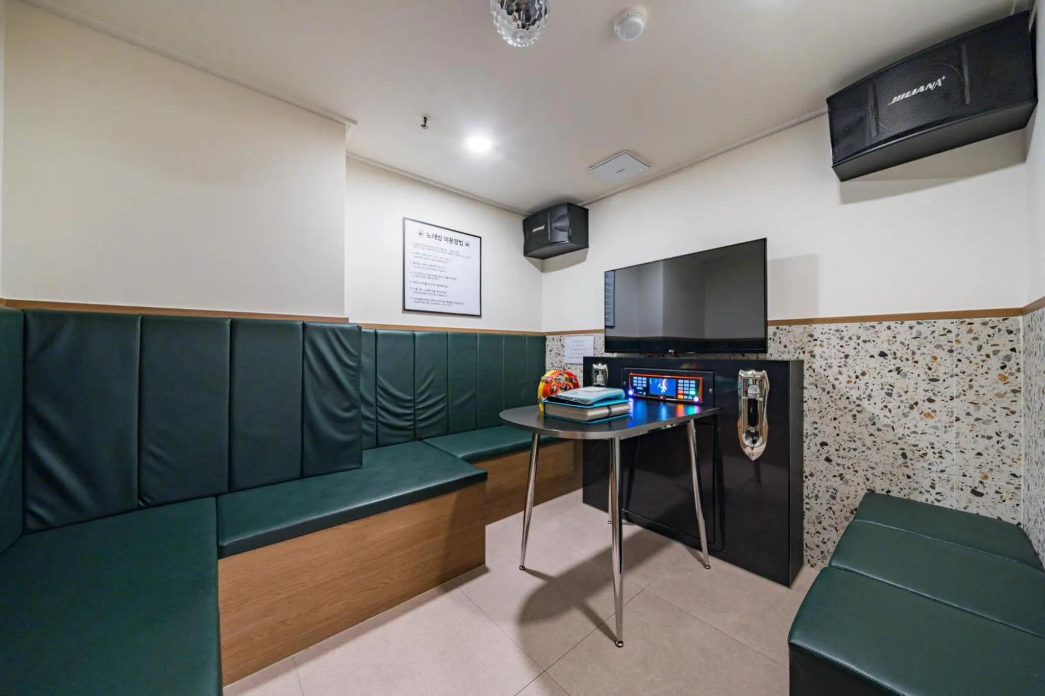 TV and multimedia in Rosy Hotel