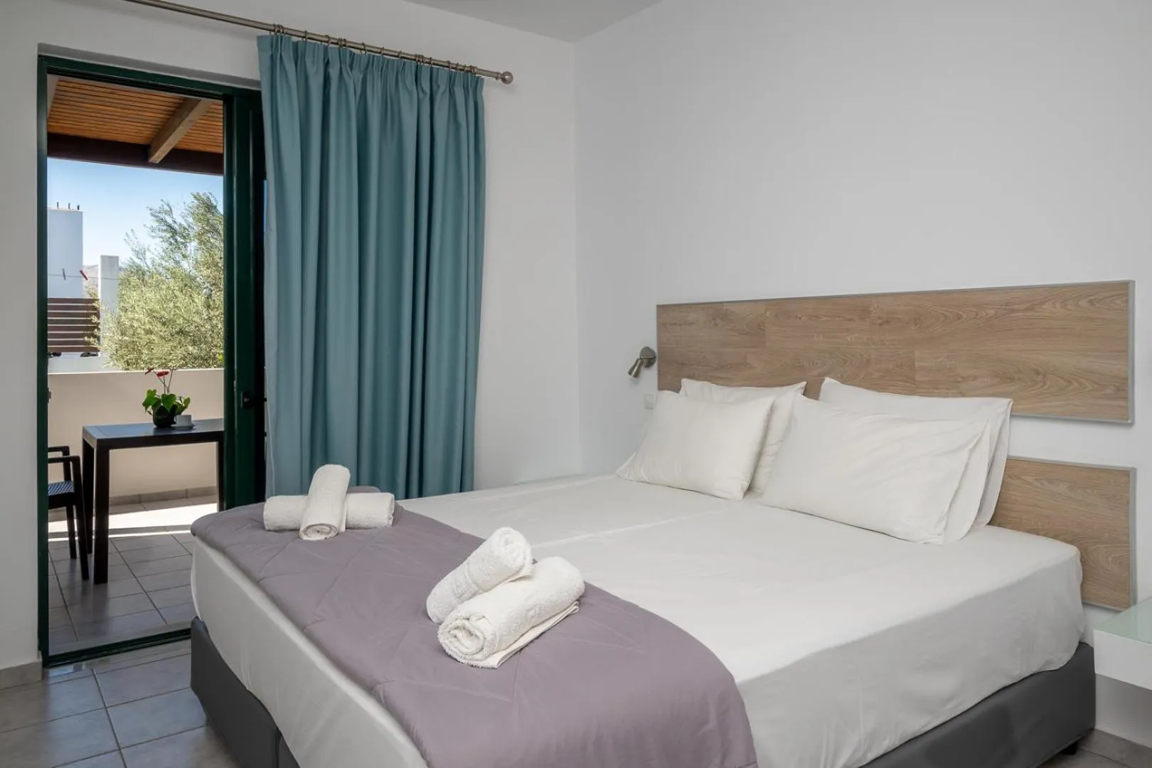 Bed in Triantafillas Suites