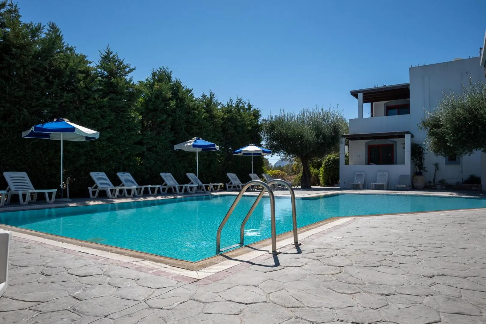 Day in Triantafillas Suites