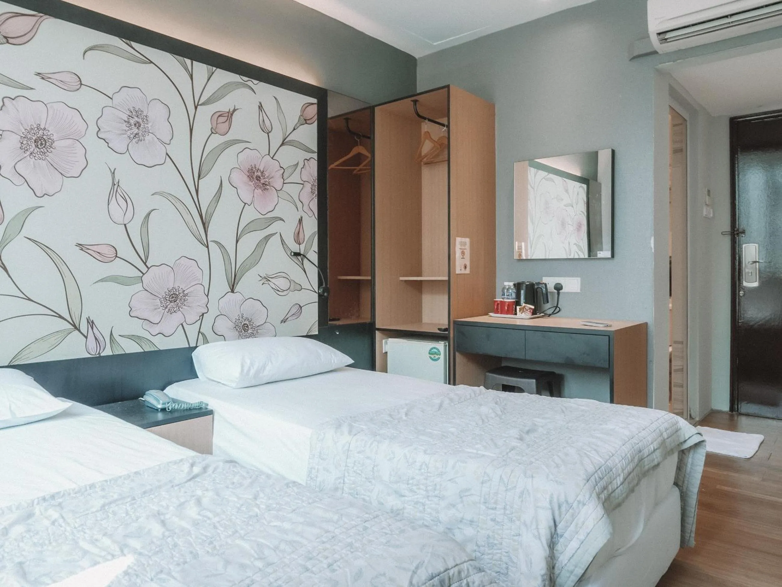 Bed in Hi Hotel Dot, 11Hrs, Stay from 10PM to 9AM