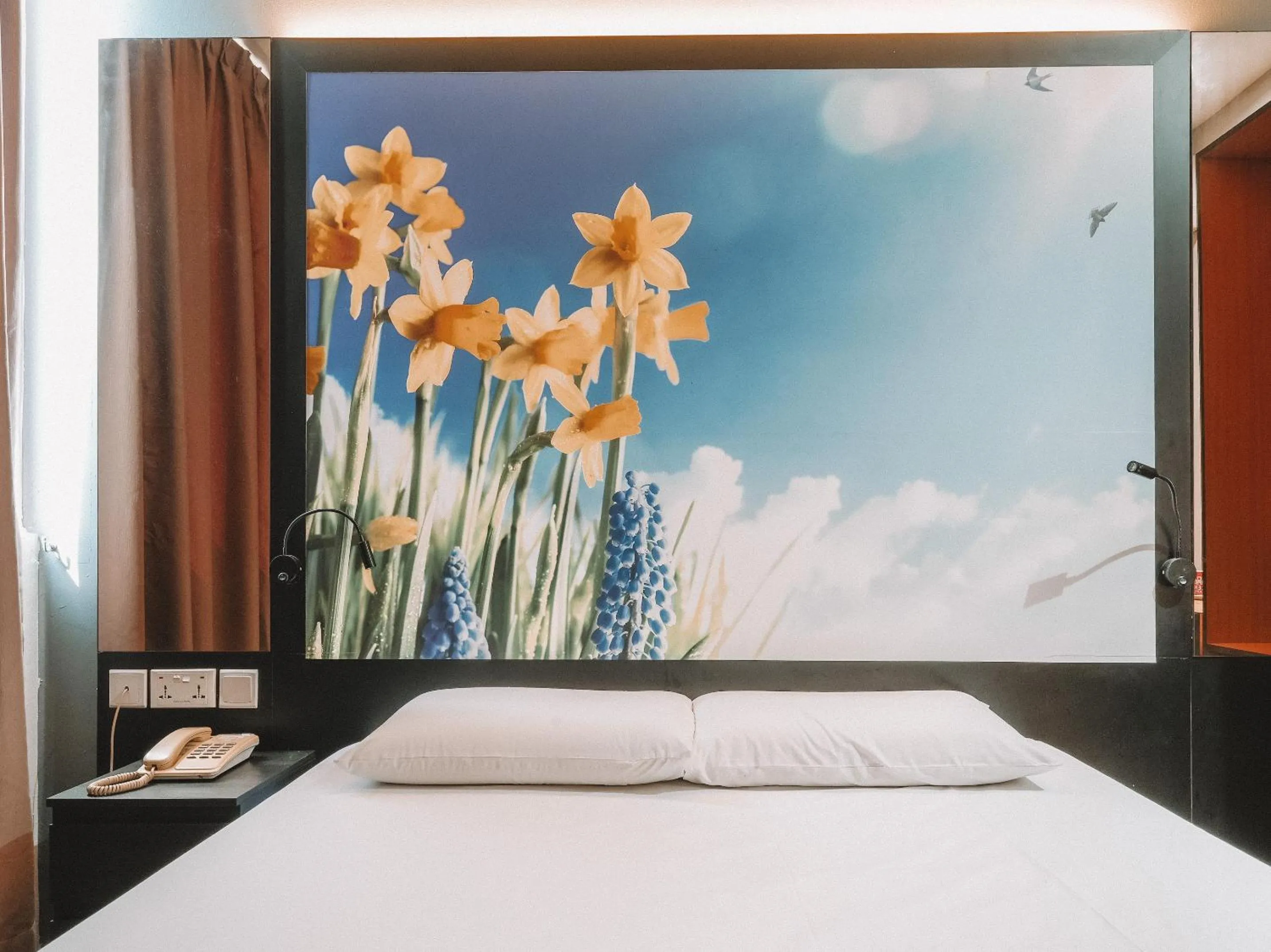 Bed in Hi Hotel Dot, 11Hrs, Stay from 10PM to 9AM