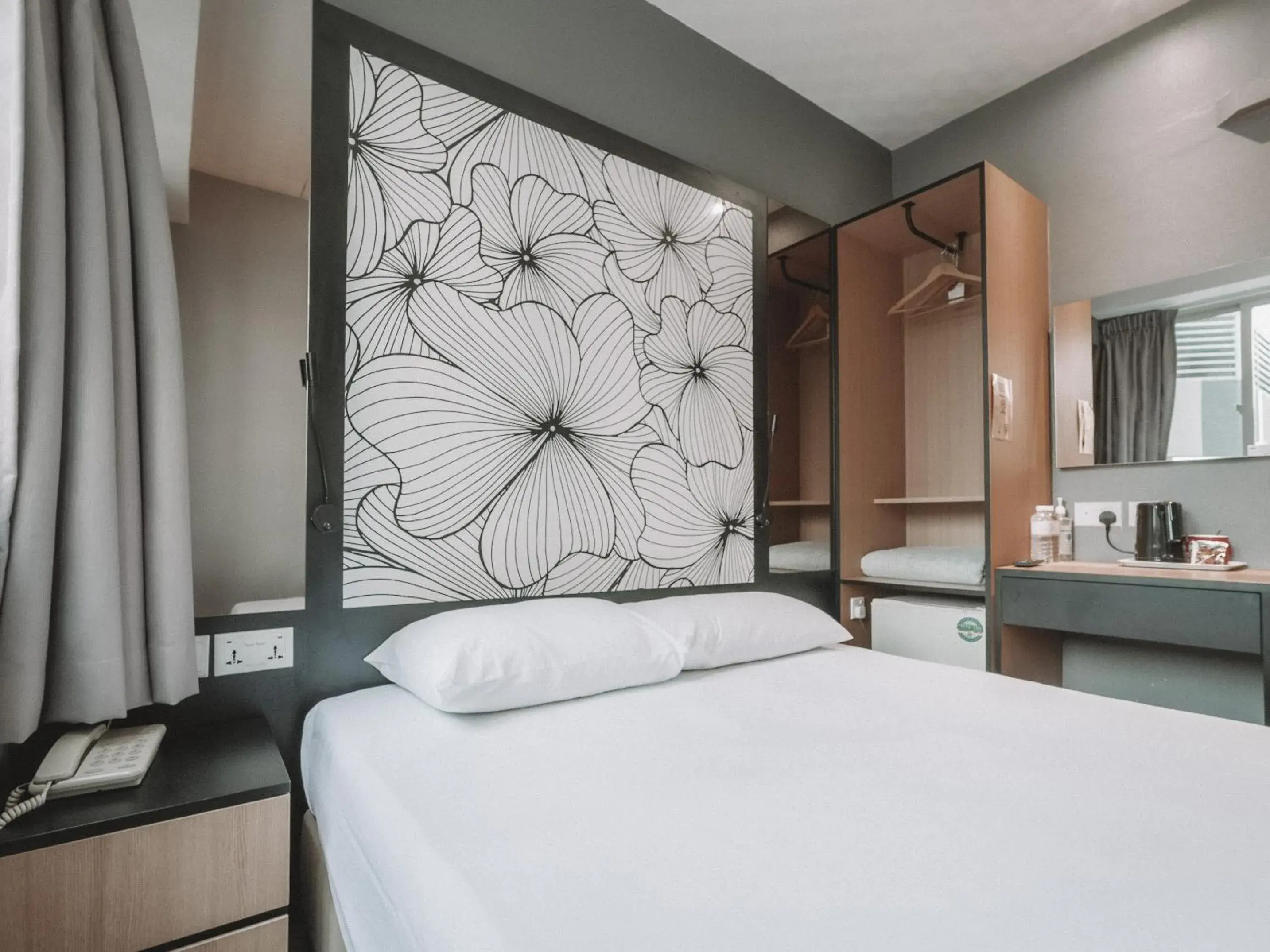 Deluxe Double / Twin in Hi Hotel Dot, 11Hrs, Stay from 10PM to 9AM Deluxe Double / Twin in Hi Hotel Dot, 11Hrs, Stay from 10PM to 9AM