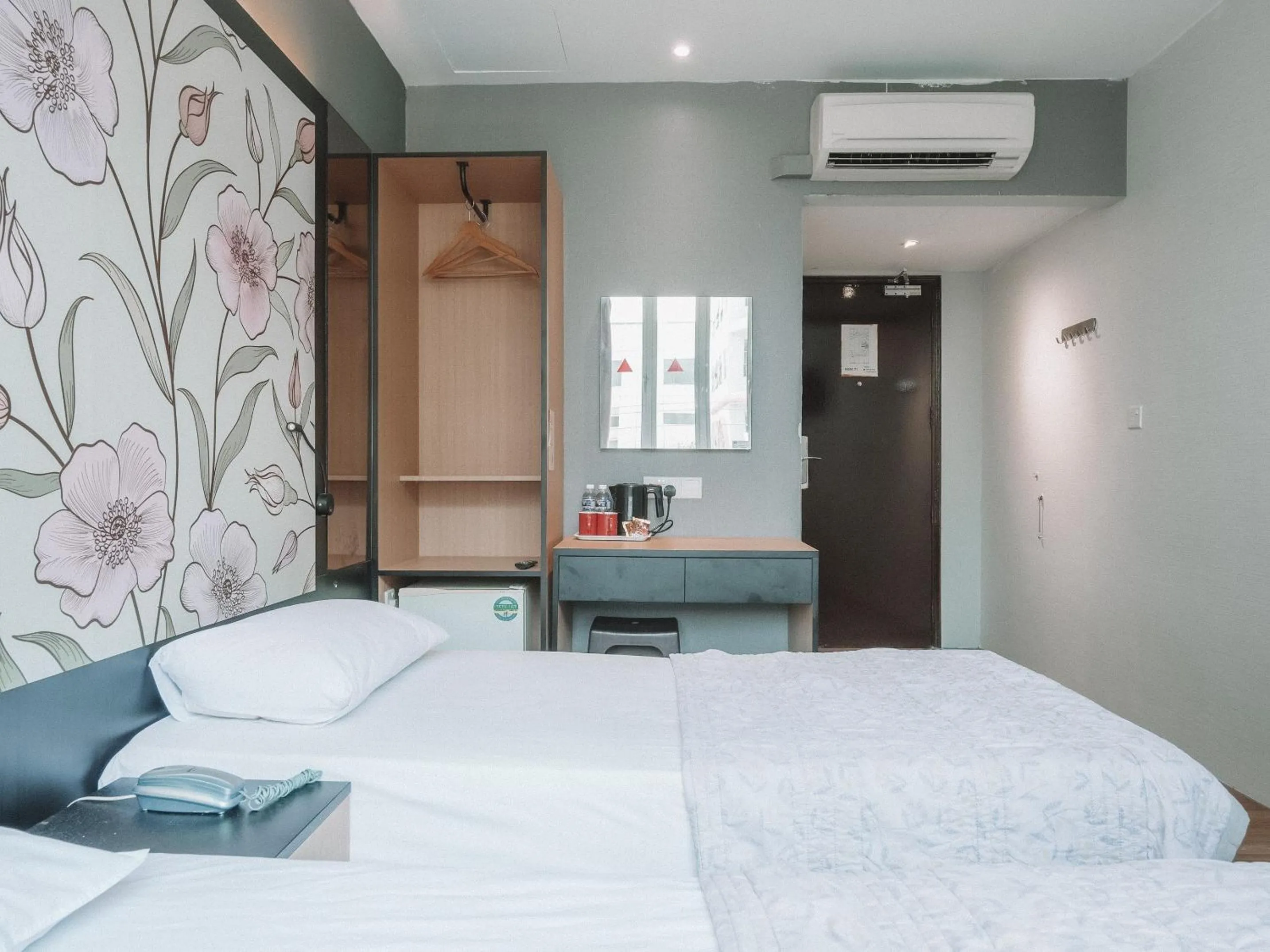 Bed in Hi Hotel Dot, 11Hrs, Stay from 10PM to 9AM