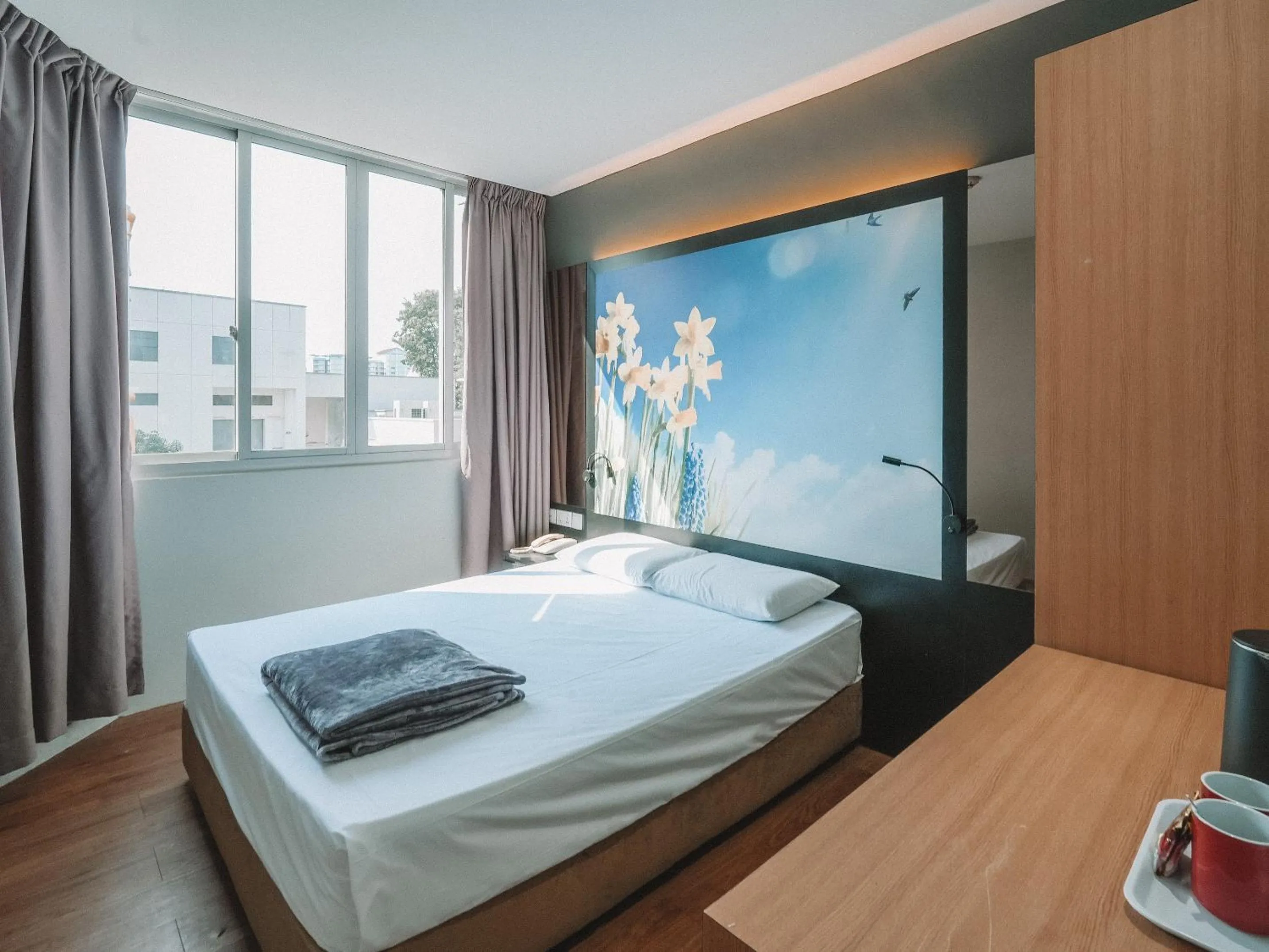 Bed in Hi Hotel Dot, 11Hrs, Stay from 10PM to 9AM