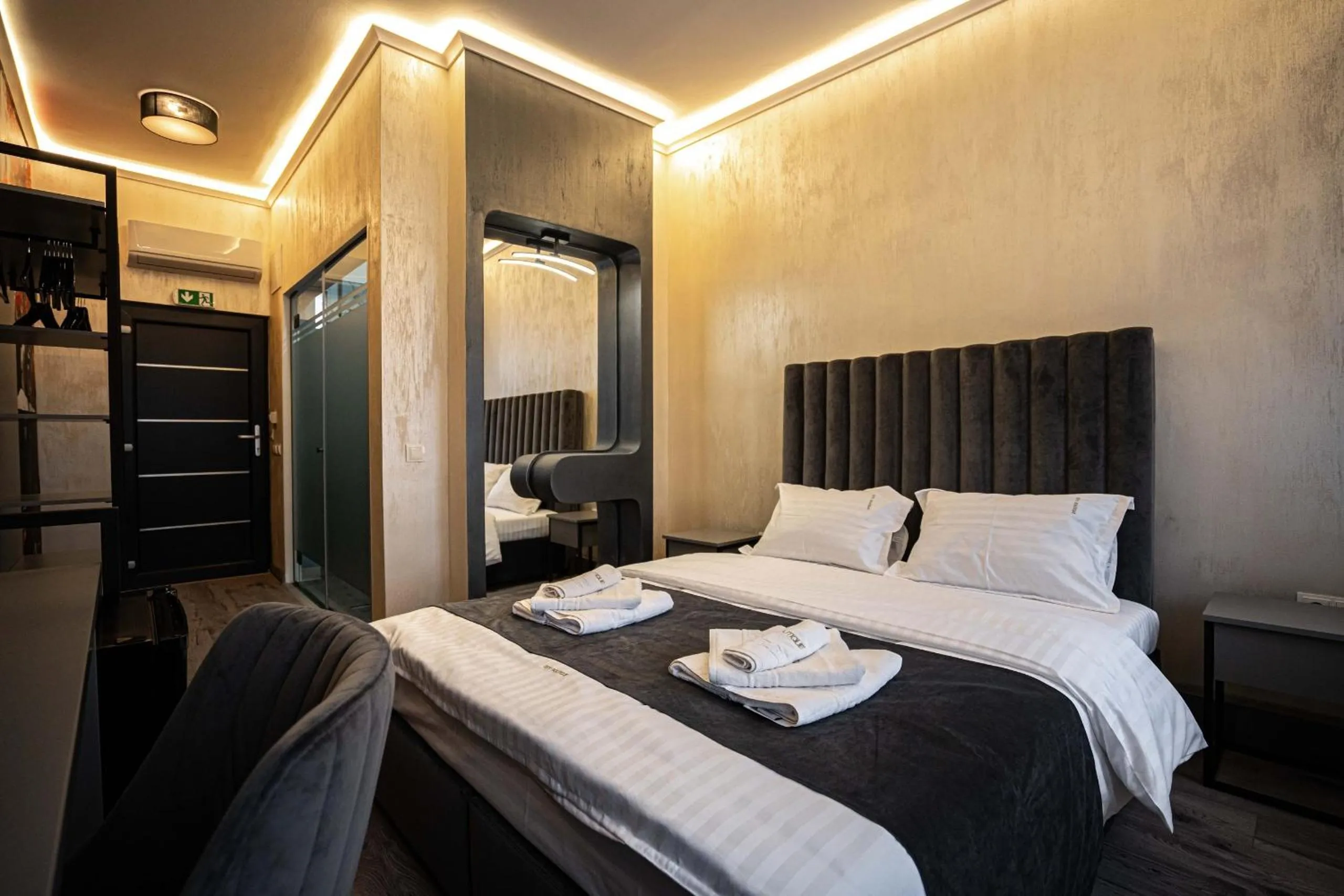 Photo of the whole room, Bed in City Boutique Hotel Reghin