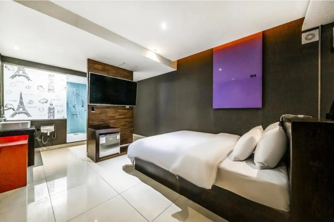 Bed in Good Time Hotel