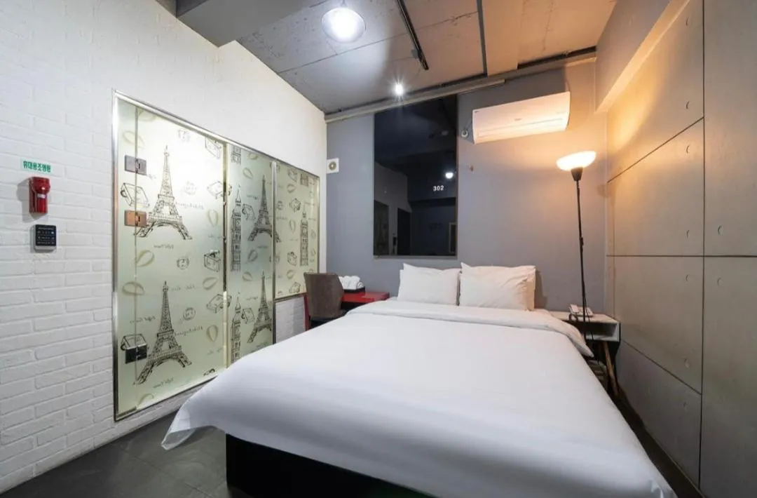 Bed in Good Time Hotel