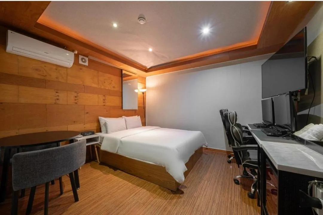 Bed in Good Time Hotel