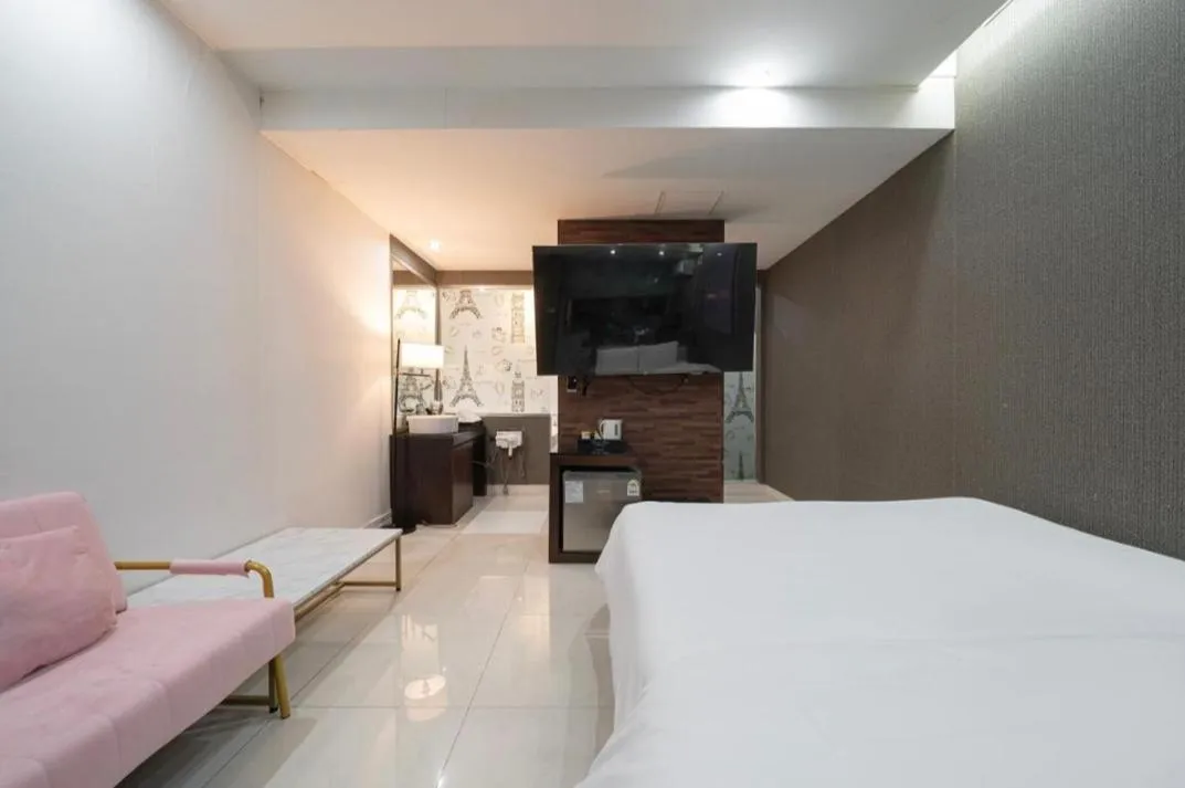 Bed in Good Time Hotel