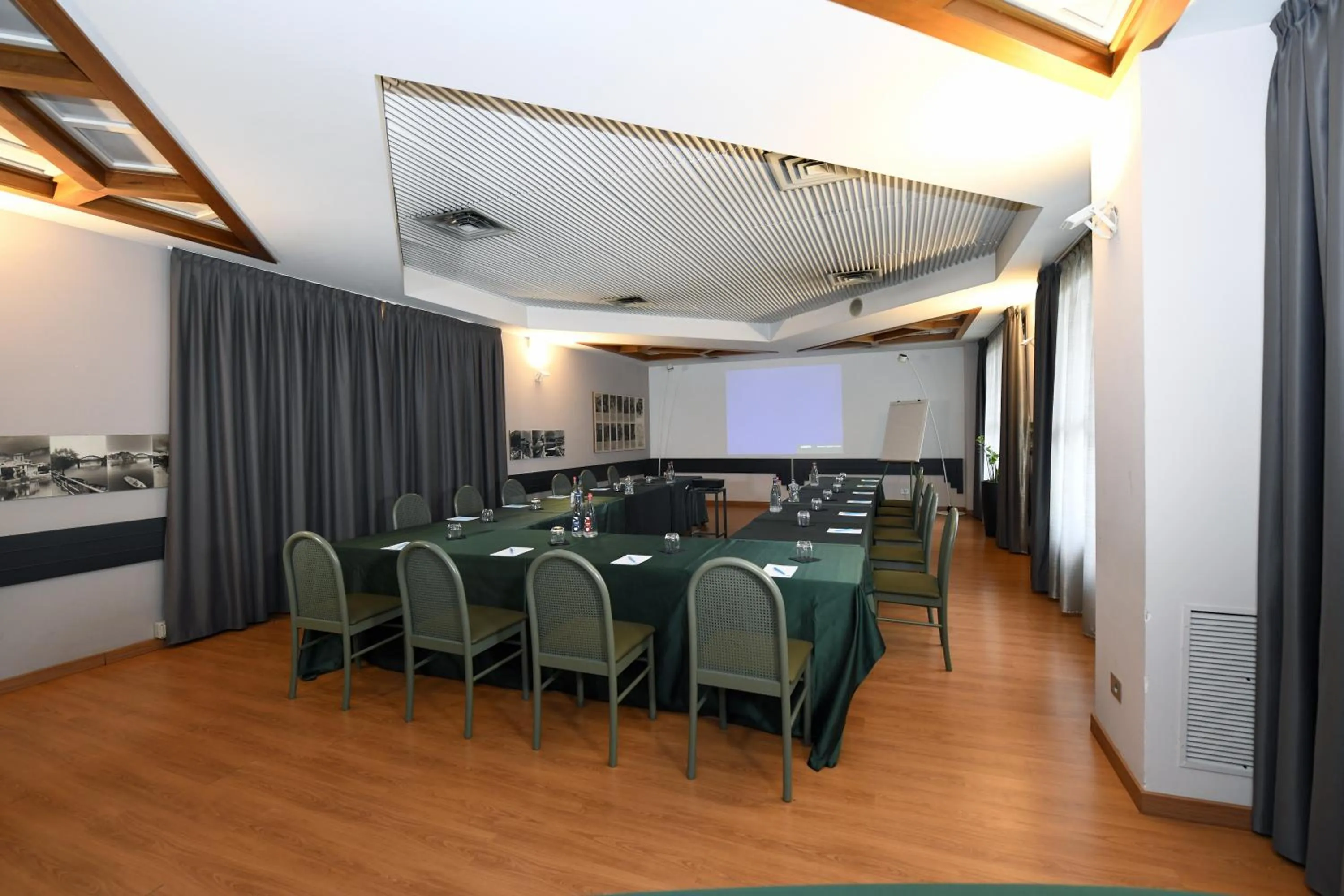 Business facilities in Brianteo Hotel Residence and Restaurant