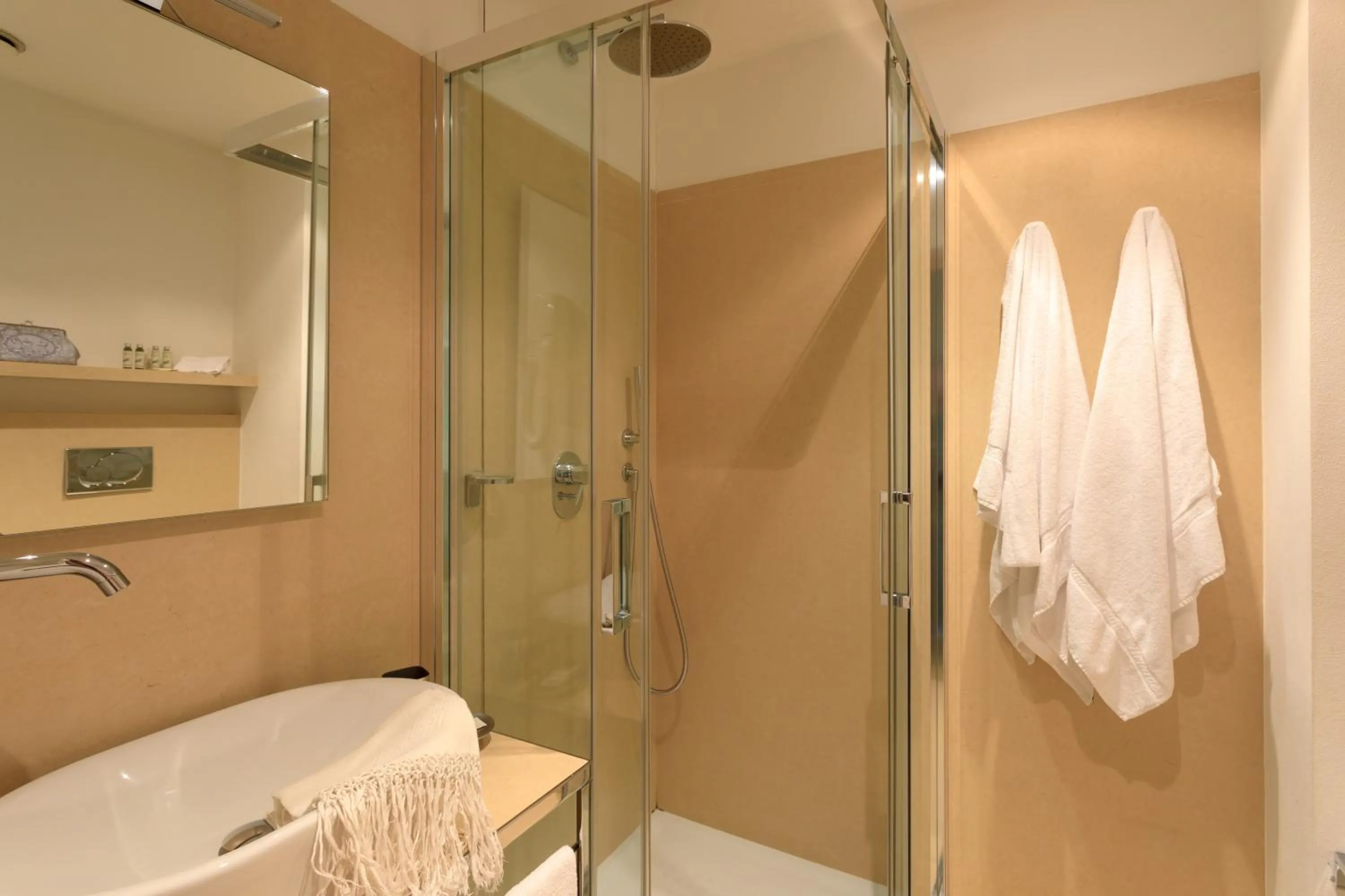 Brianteo Hotel Residence and Restaurant