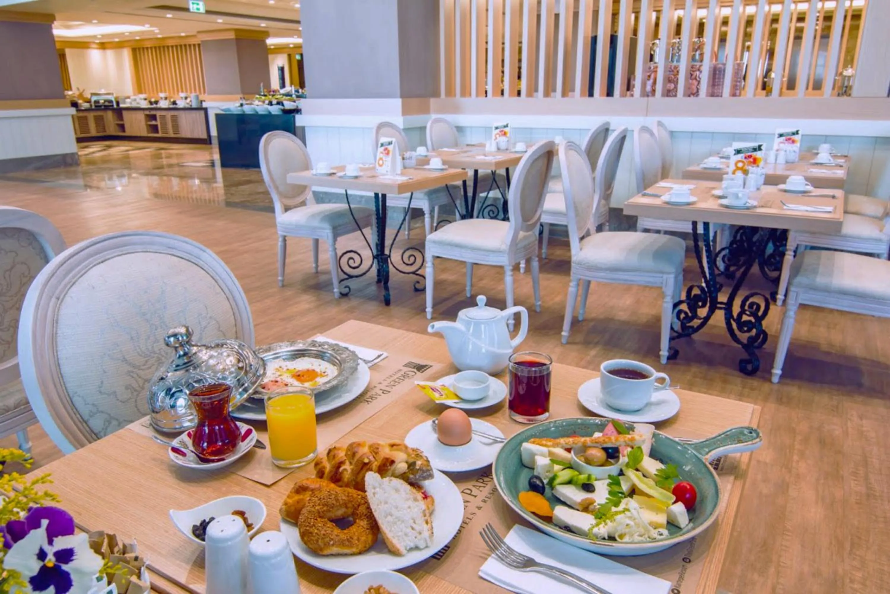 Buffet breakfast in The Green Park Ankara