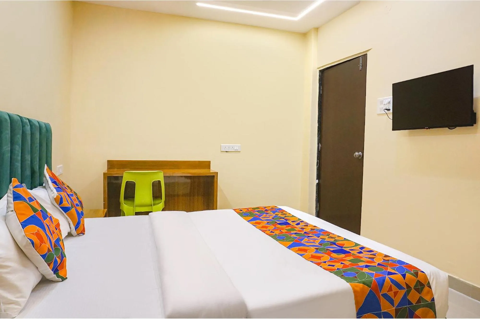 Bed in FabHotel New Falcon Inn - Nr Balewadi stadium