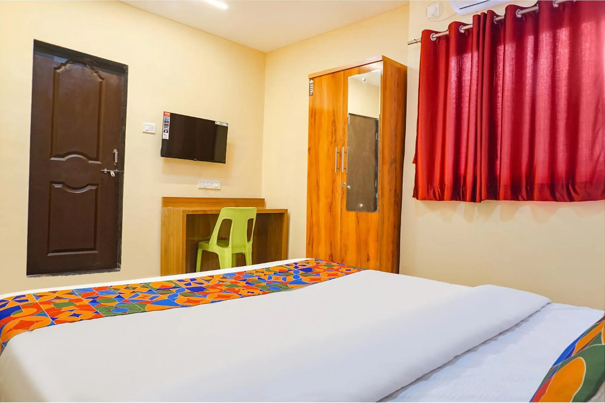 Bed in FabHotel New Falcon Inn - Nr Balewadi stadium