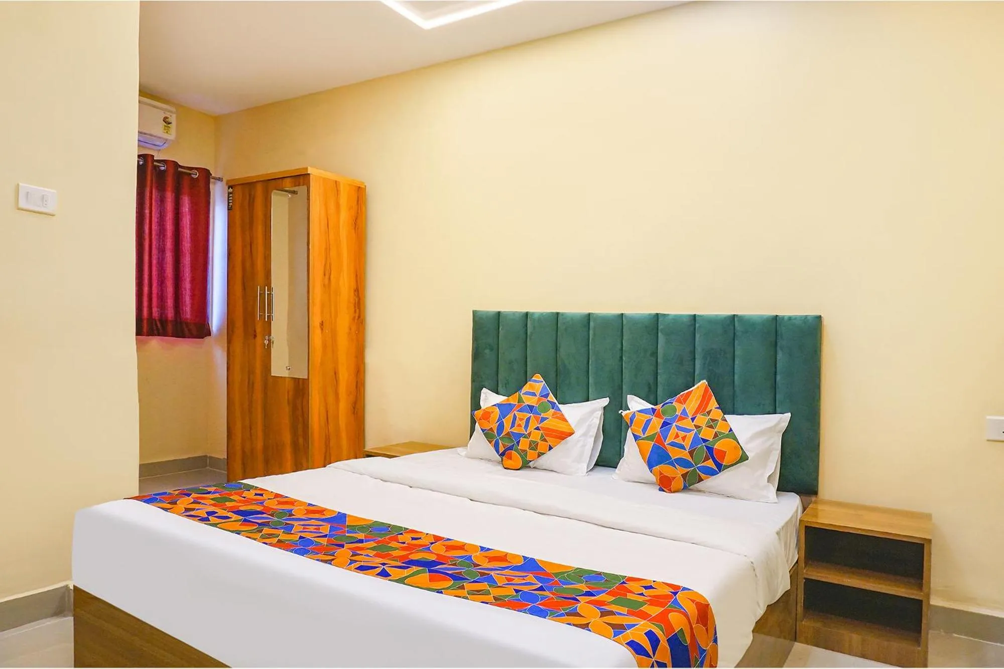 Bed in FabHotel New Falcon Inn - Nr Balewadi stadium