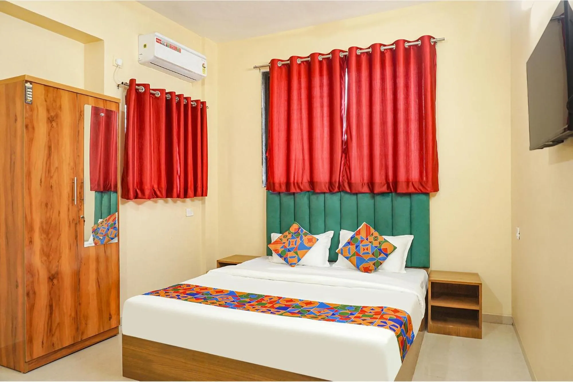 Bed in FabHotel New Falcon Inn - Nr Balewadi stadium