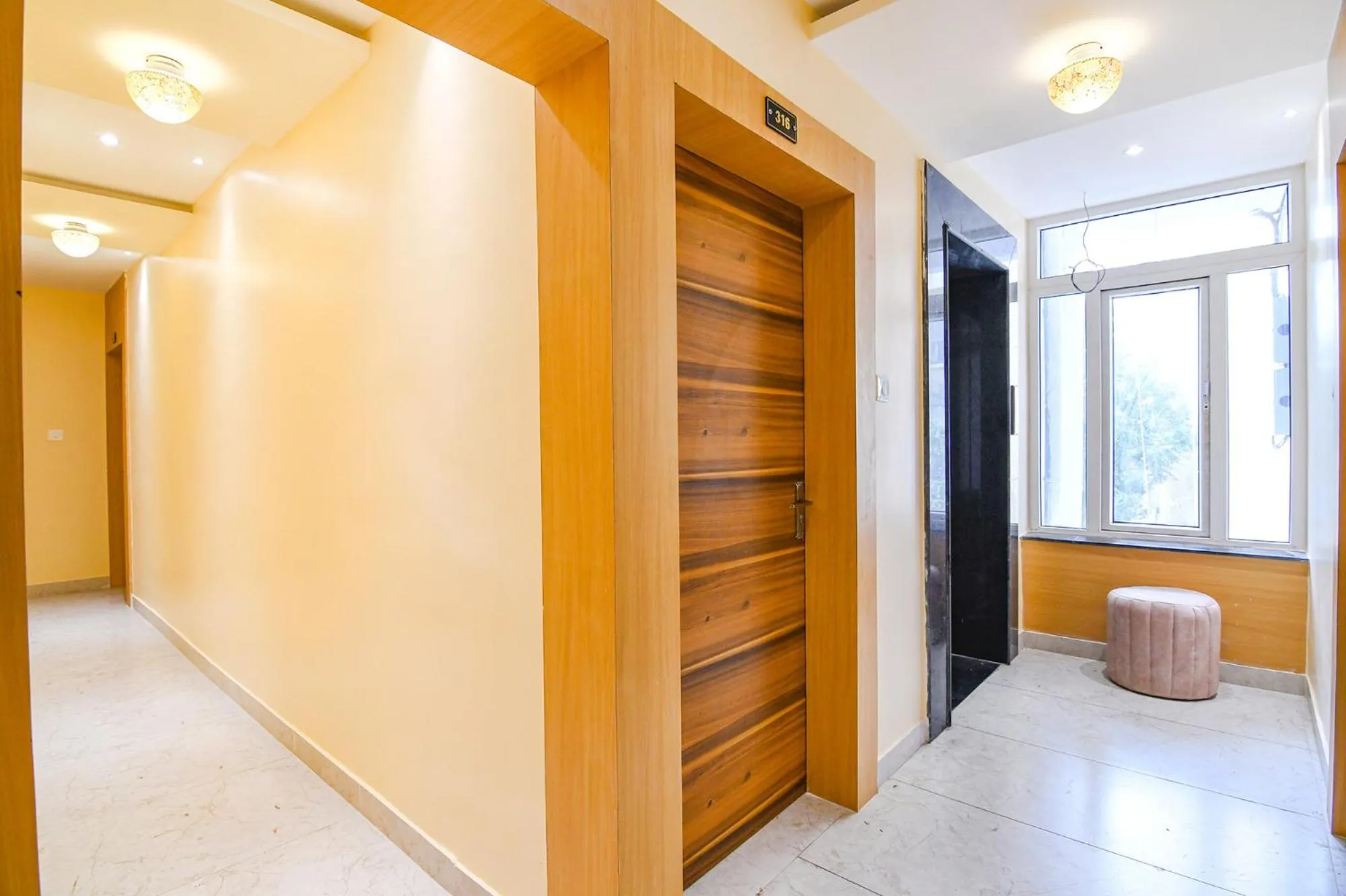 Lobby or reception in FabHotel Sonali Golden Palace - Nr Bhubaneswar Railway Station