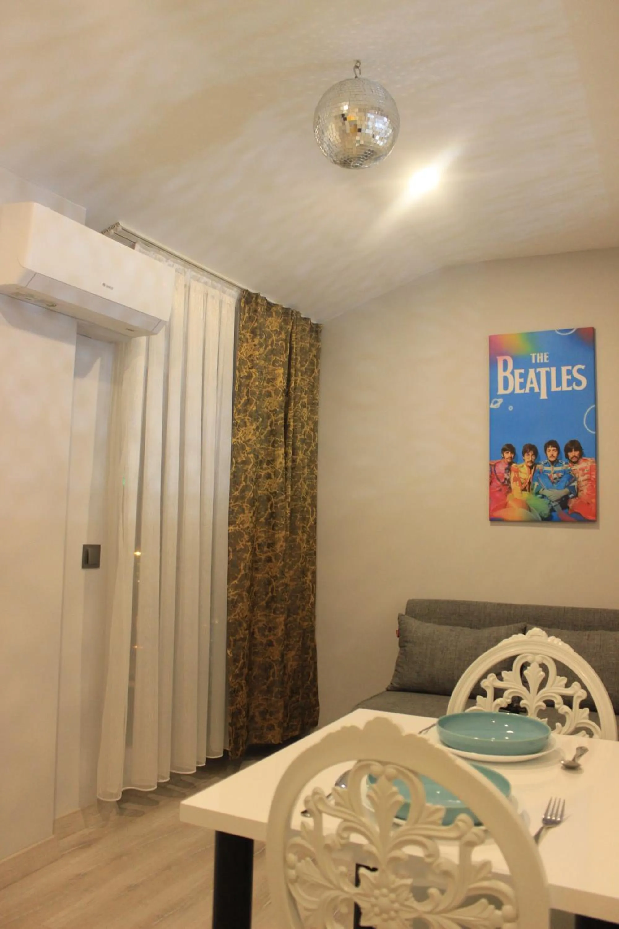 Living room, Bed in Retro Star Suites