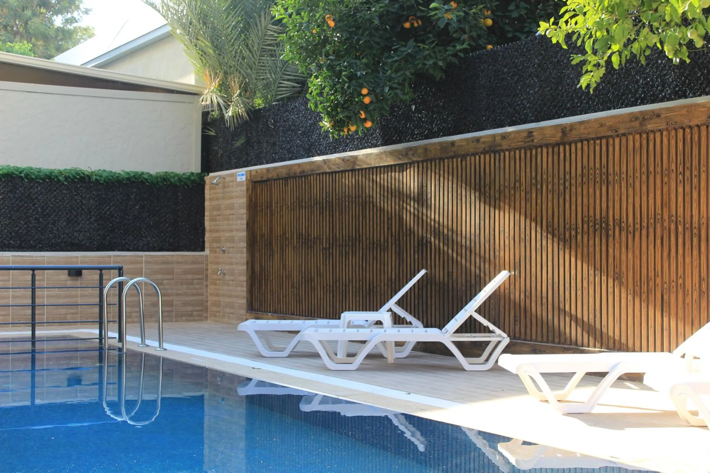 Day in Retro Star Suites