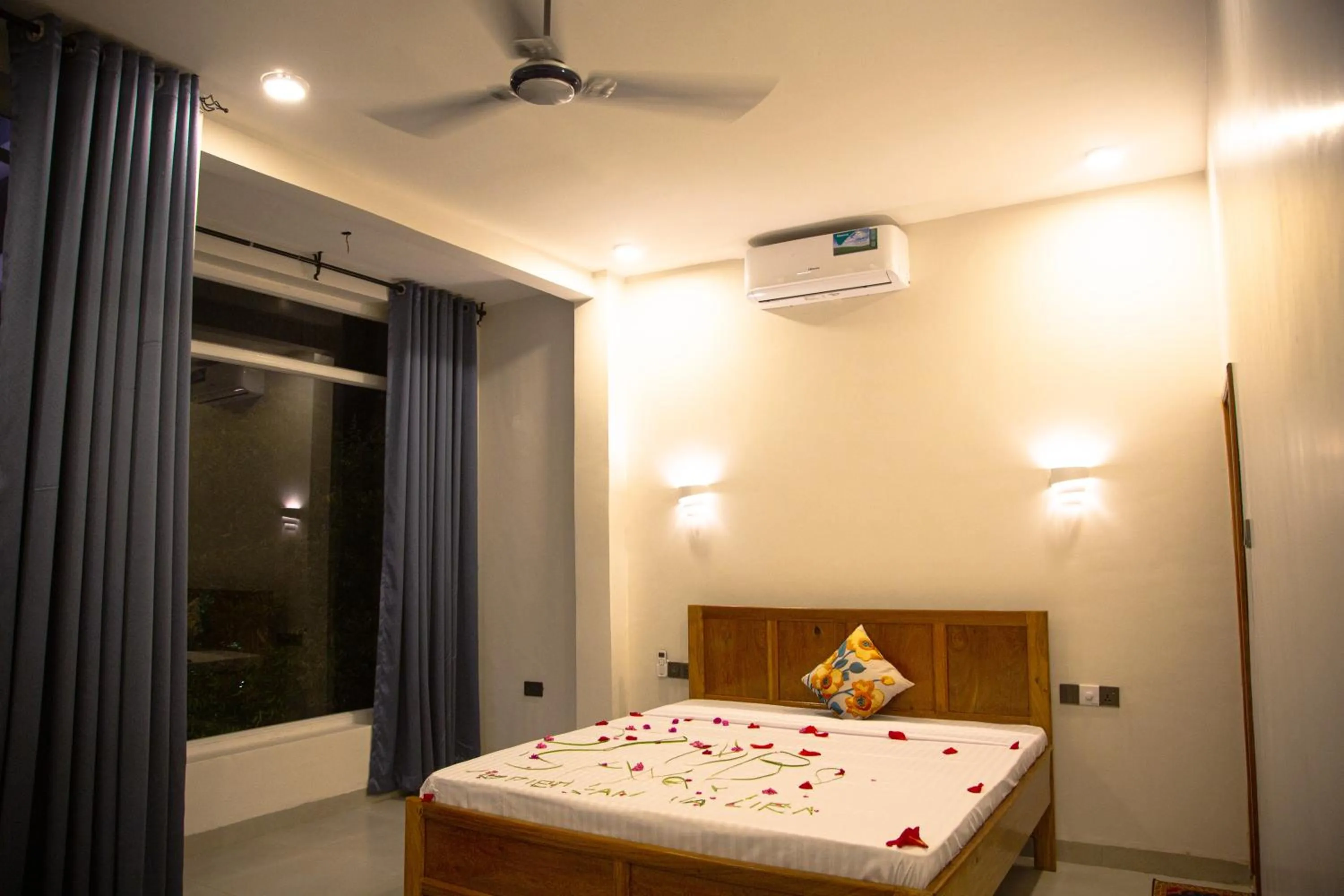 Bed in Jazira Palace