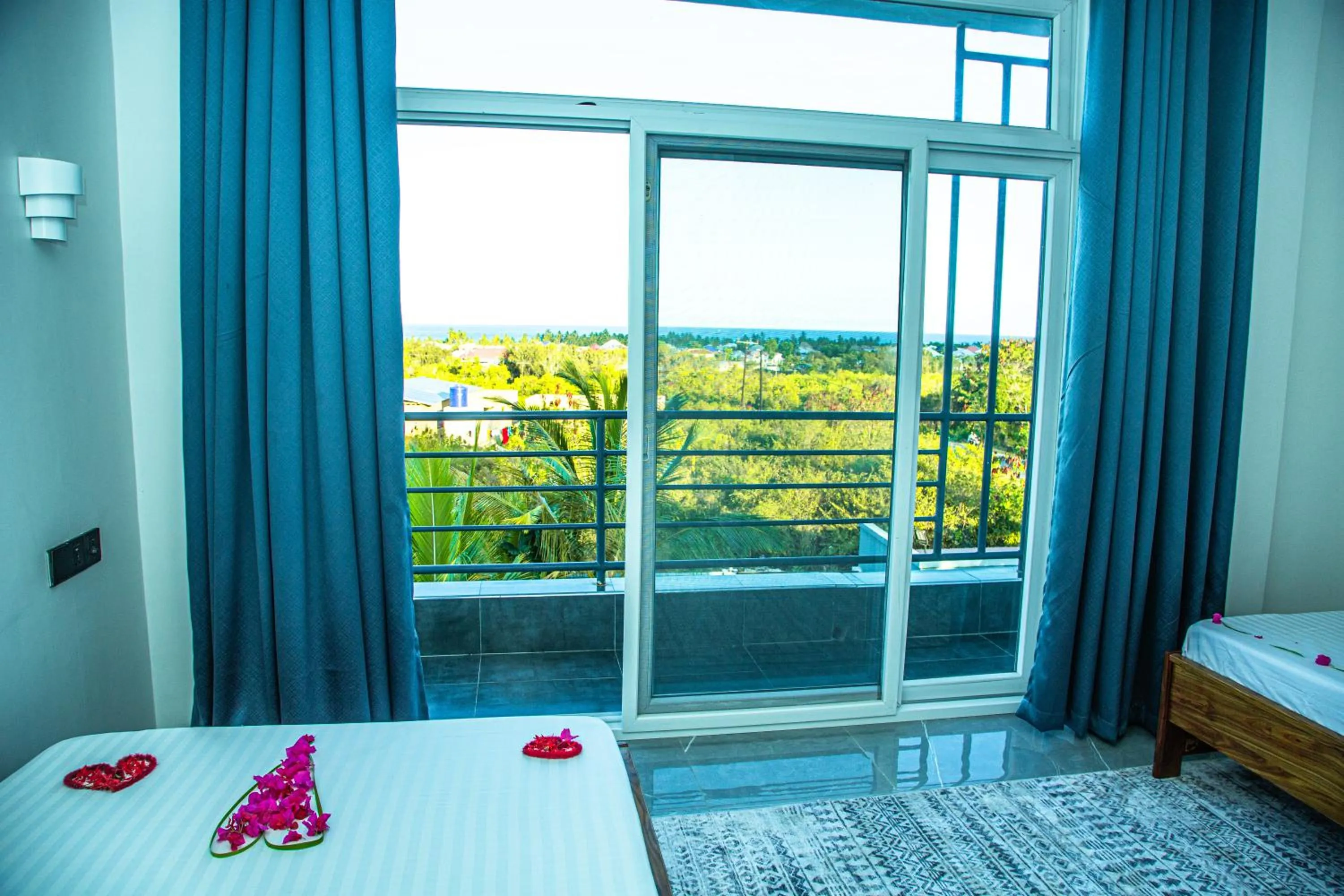 Patio, Bed in Jazira Palace