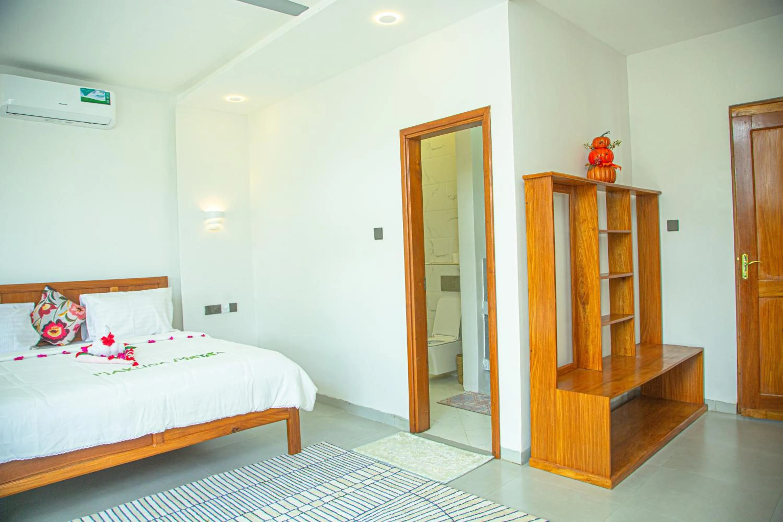 Photo of the whole room, Bed in Jazira Palace