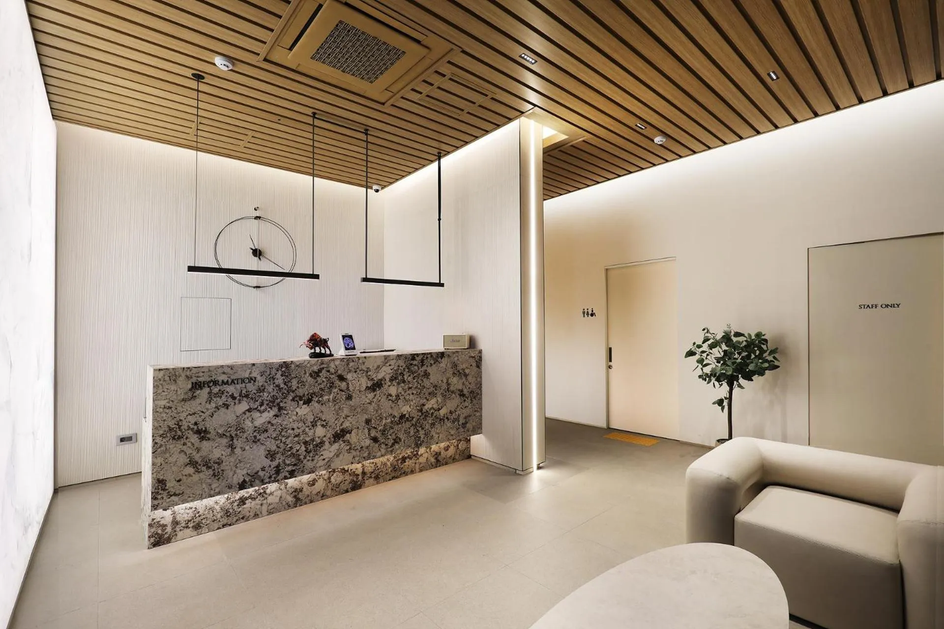 Lobby or reception in Seoul Inn Hotel by The Designers